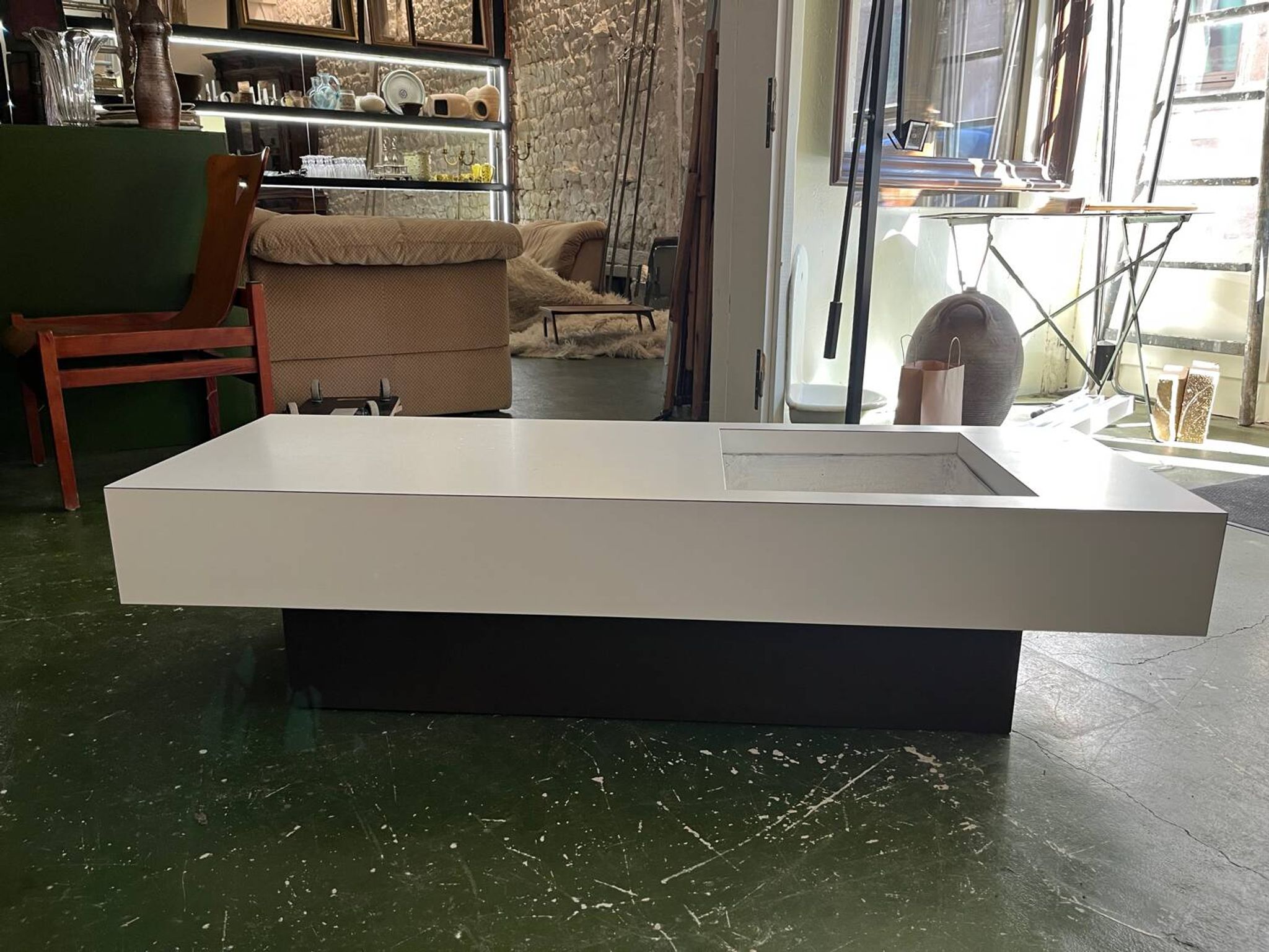 1970s jardinière table in white formica made by Roche Bobois.
