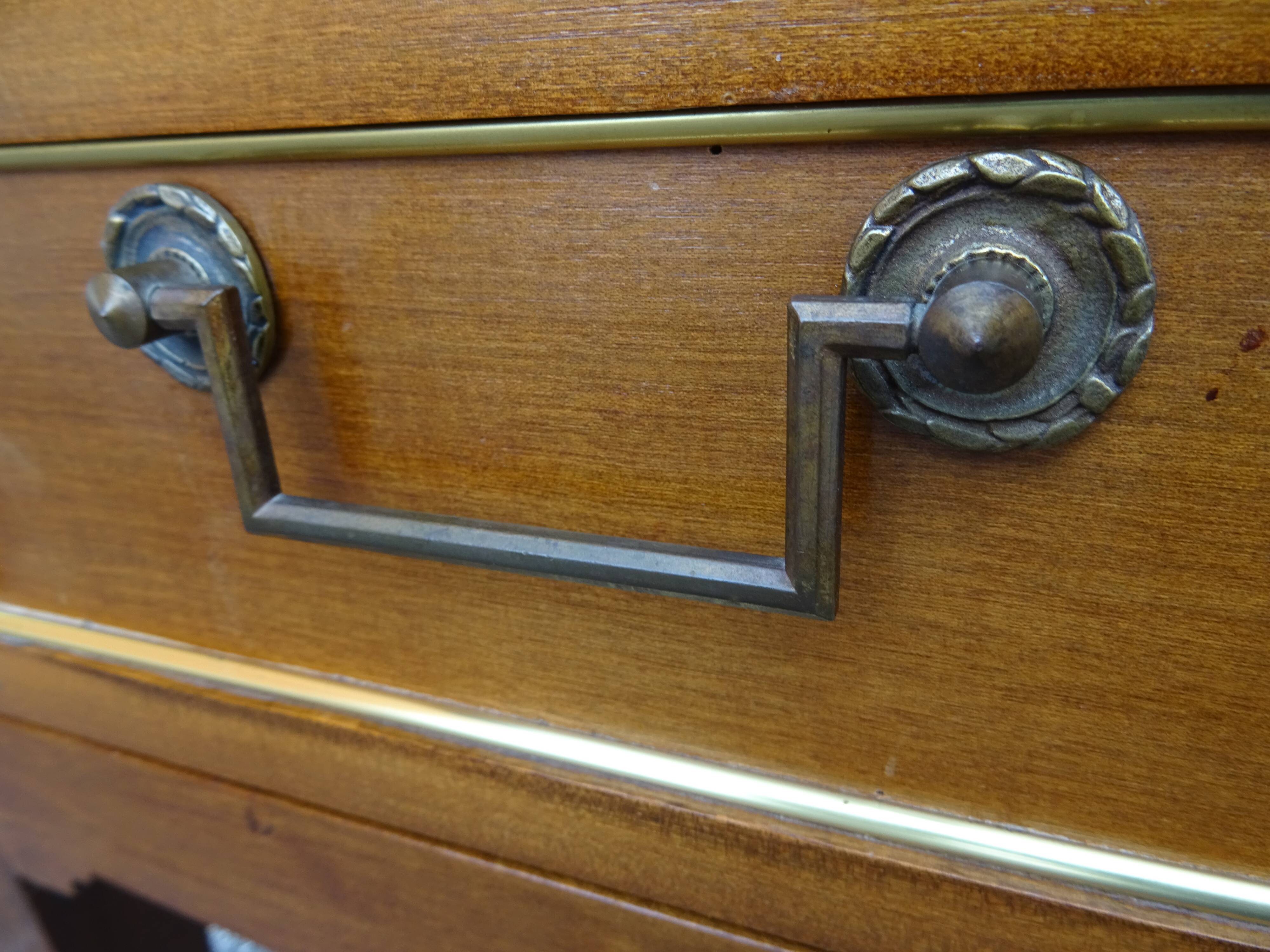 Commode de style directoire bois et laiton