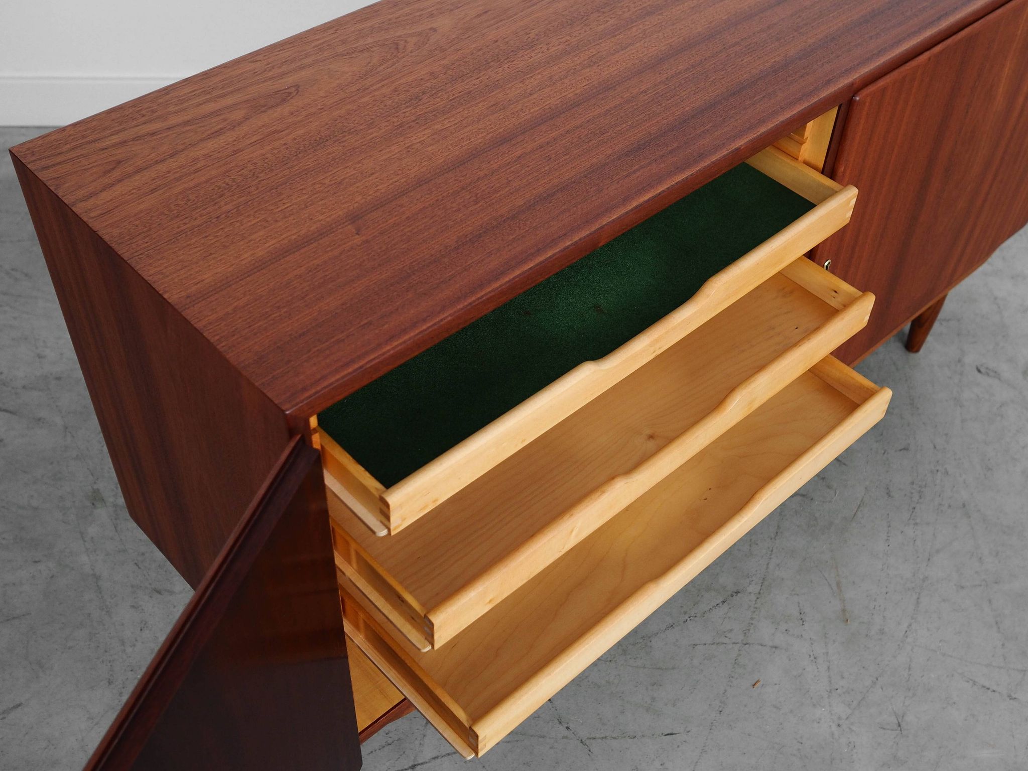 Mahogany cabinet, Danish design, 1970s, designer: Carlo Jensen, made in.