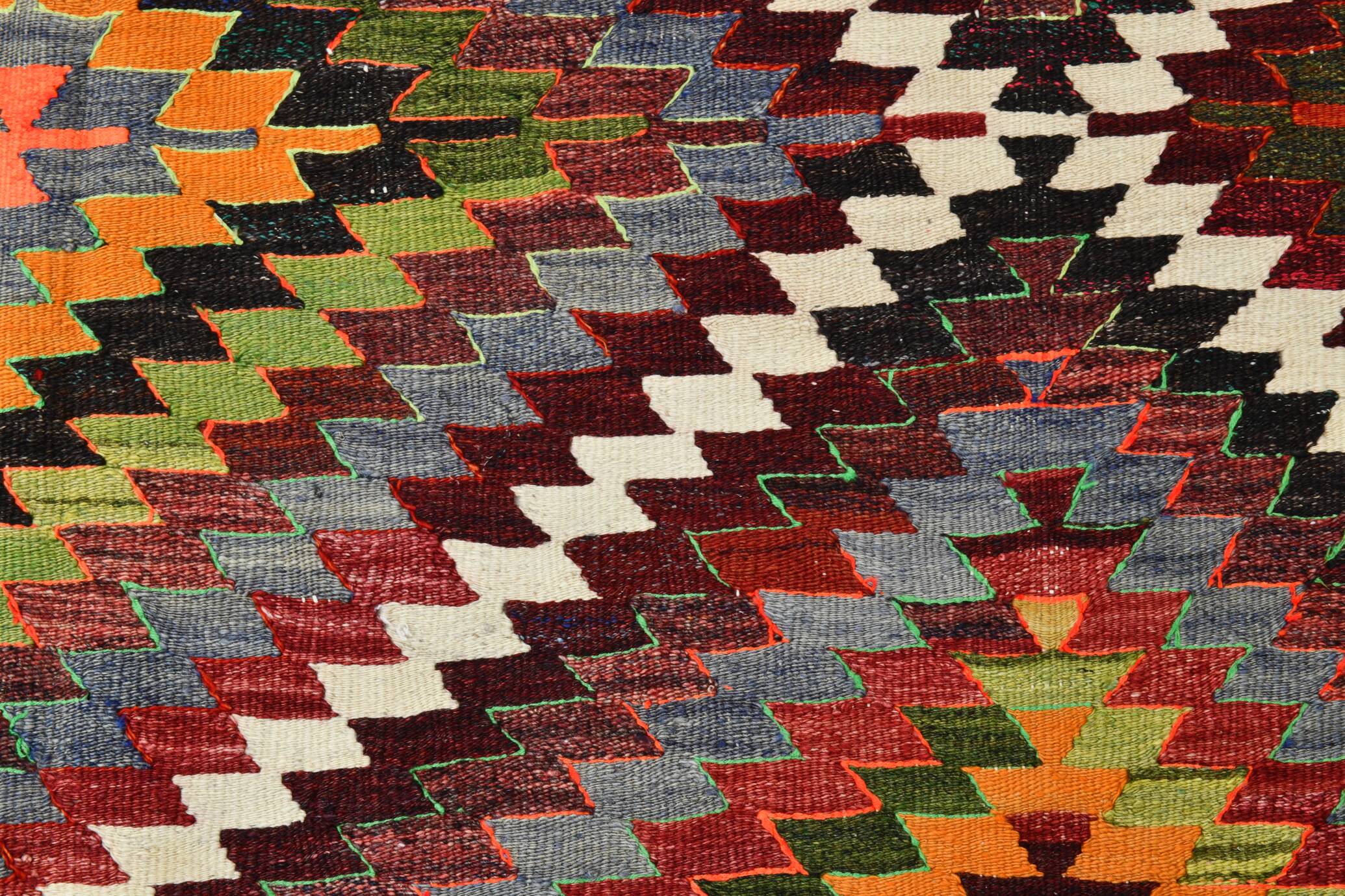Tapis kilim géométrique multicolore – Explosion de motifs et de caractère