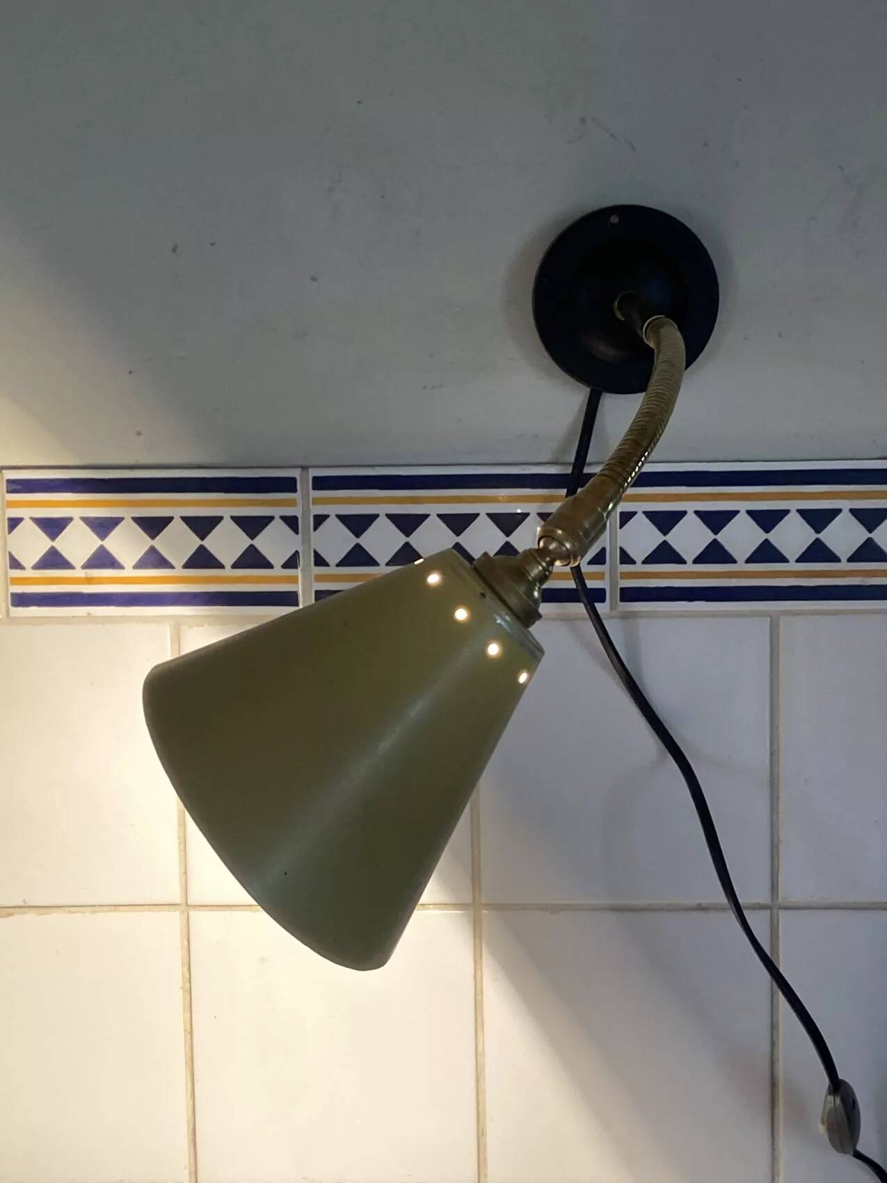 Vintage adjustable wall light – yellow metal and brass – 1960s