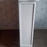 White lacquered bibus