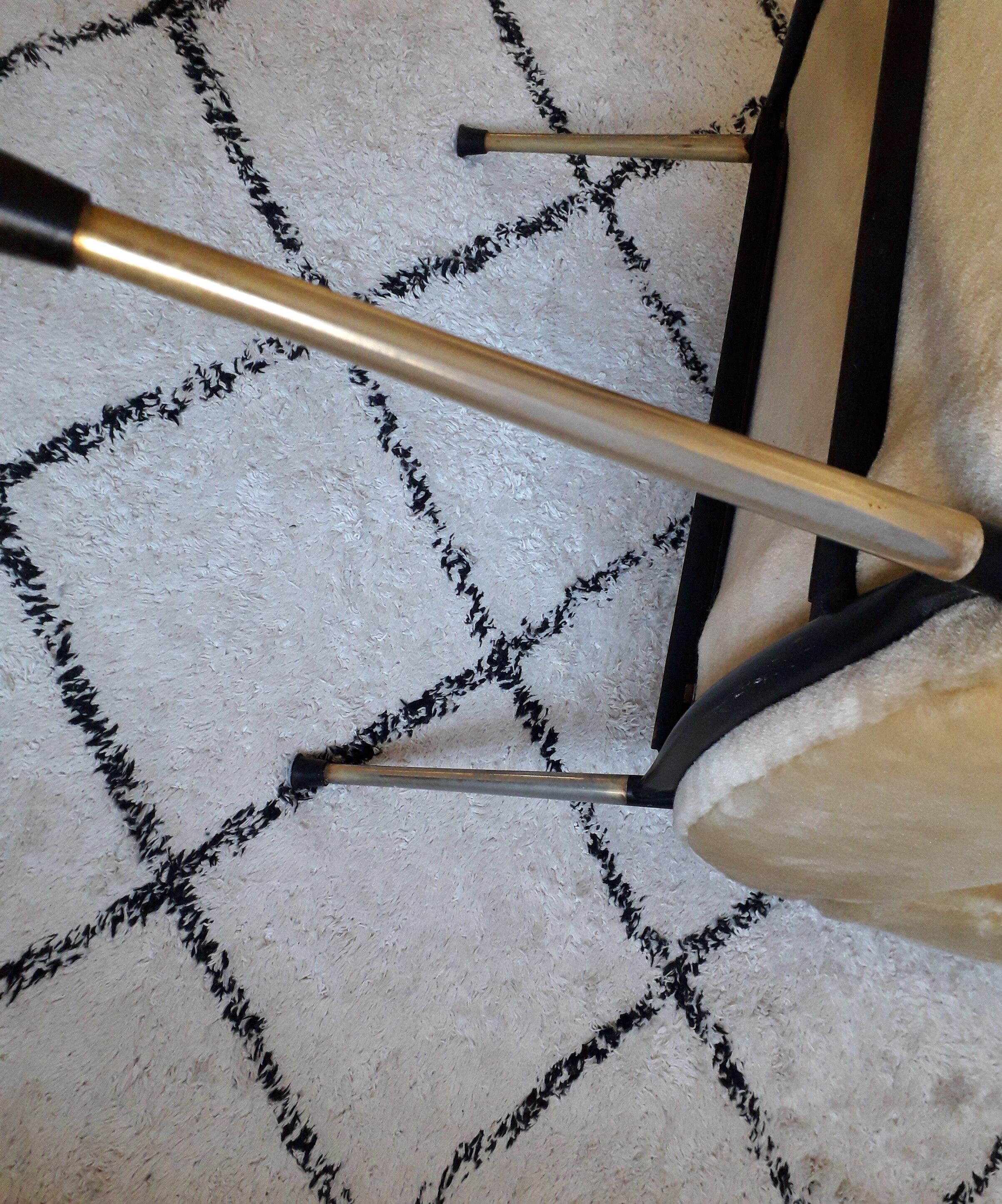 Pelfran chair, Kiss model