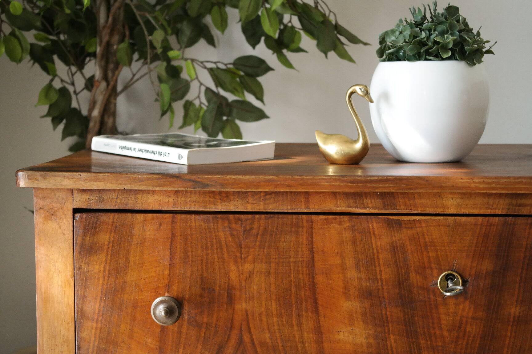 Commode basse en noyer, XXème