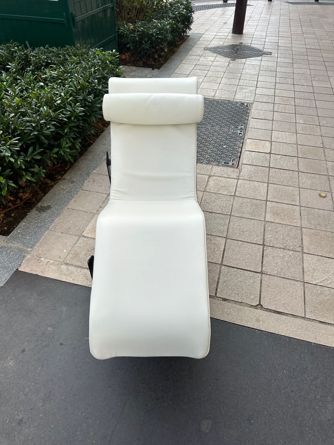 Chaise longue LC4 édition Cassina état proche du neuf