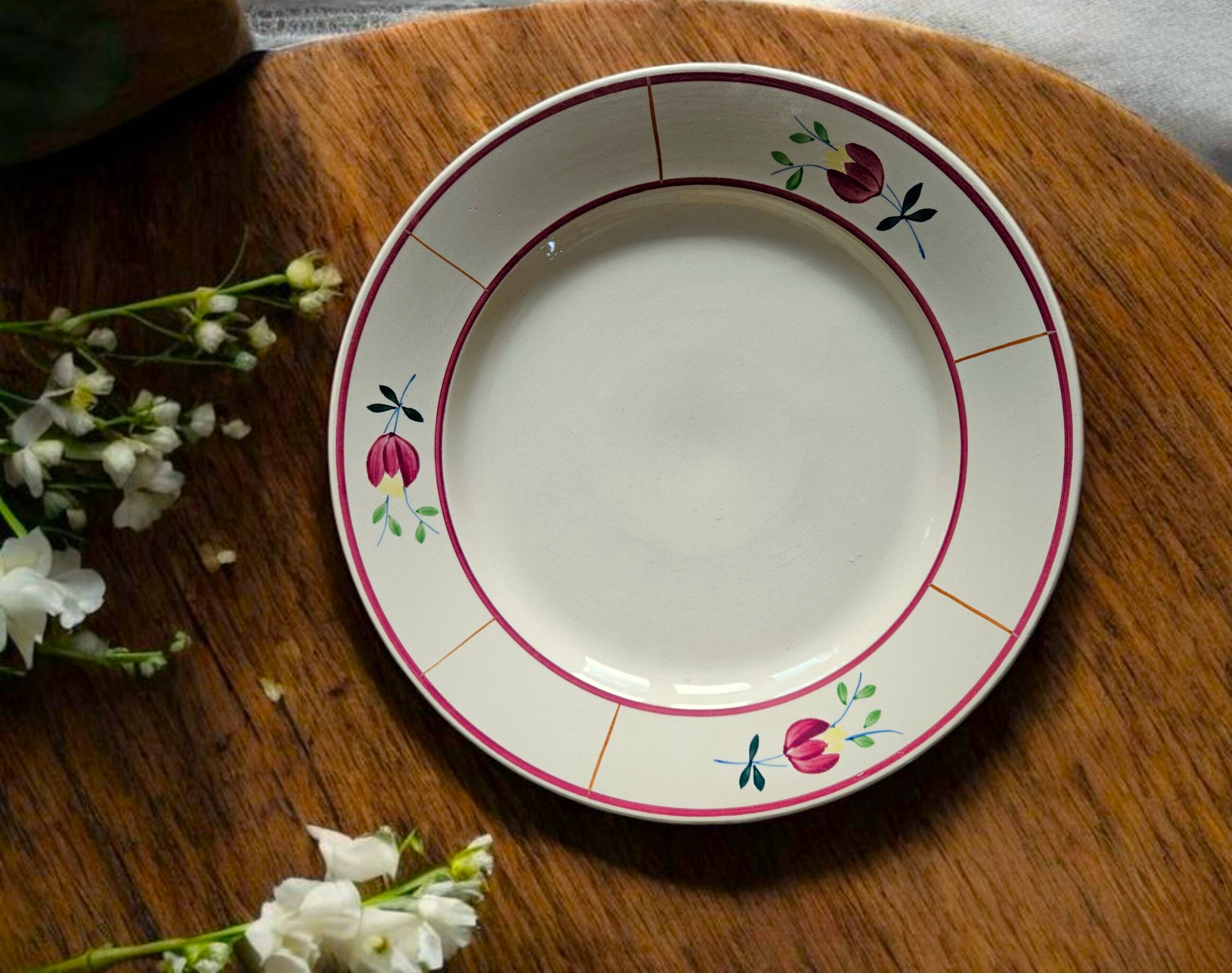 Antique serving platter in gien earthenware.