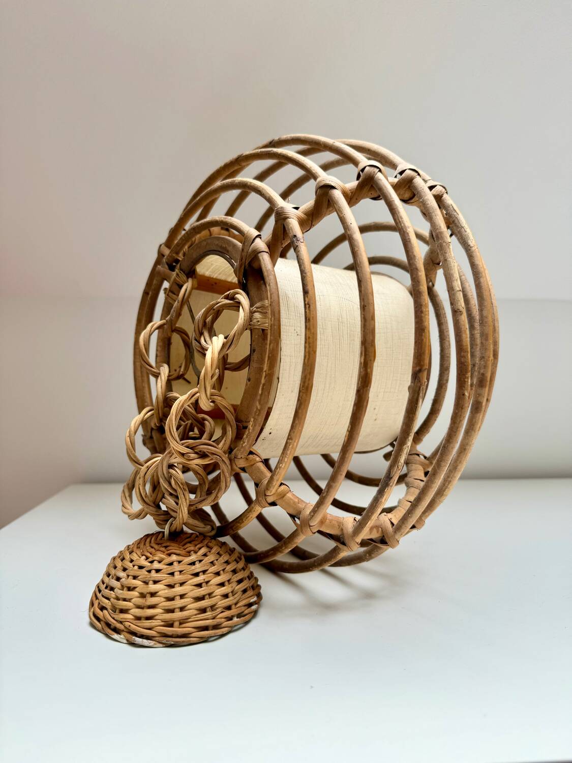Suspension cage en rotin vintage