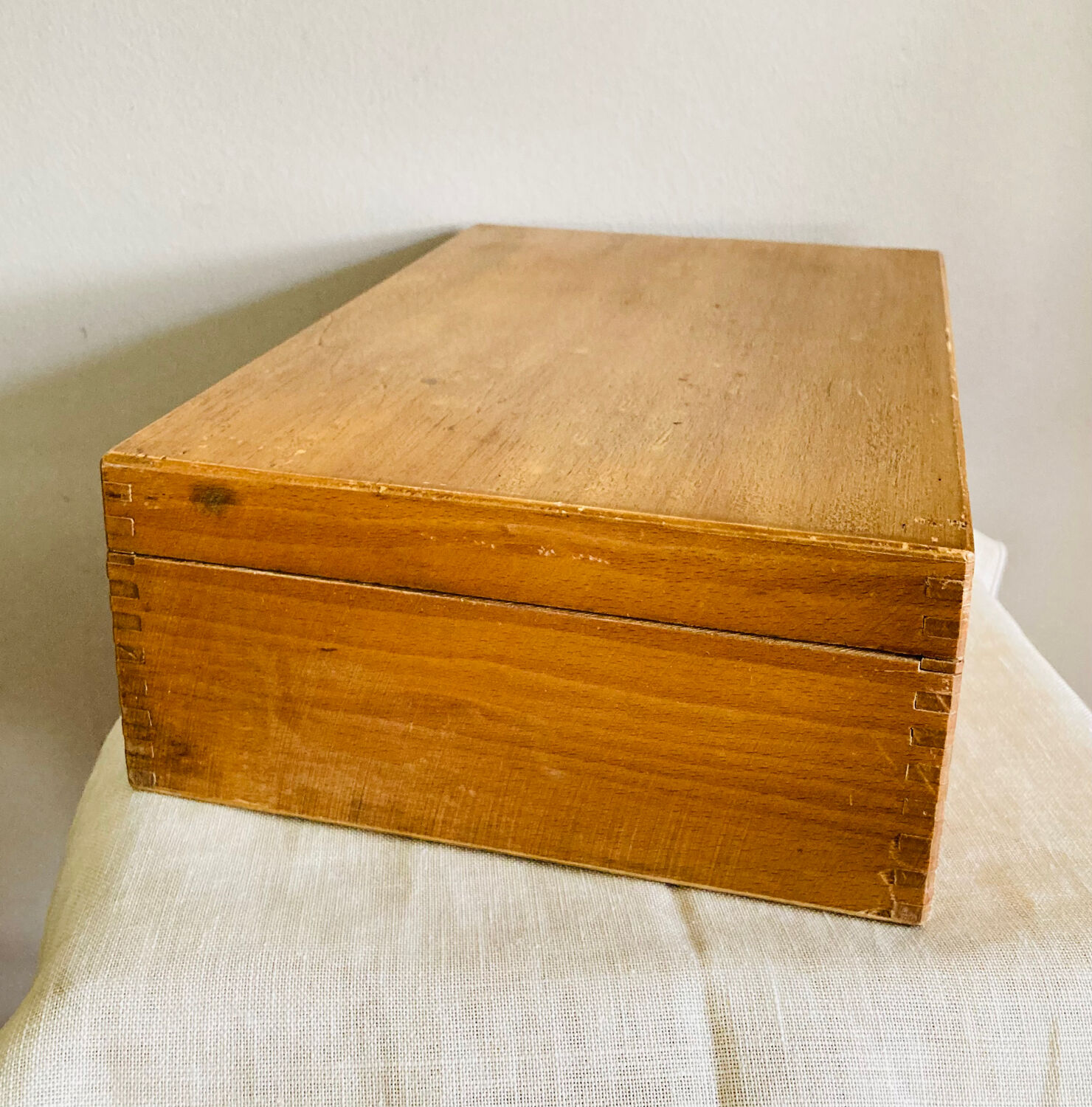 Box with compartments from the 19th century, dovetail mountings, clasp present