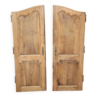 Paire de portes moulurées époque Louis XV en bois massif