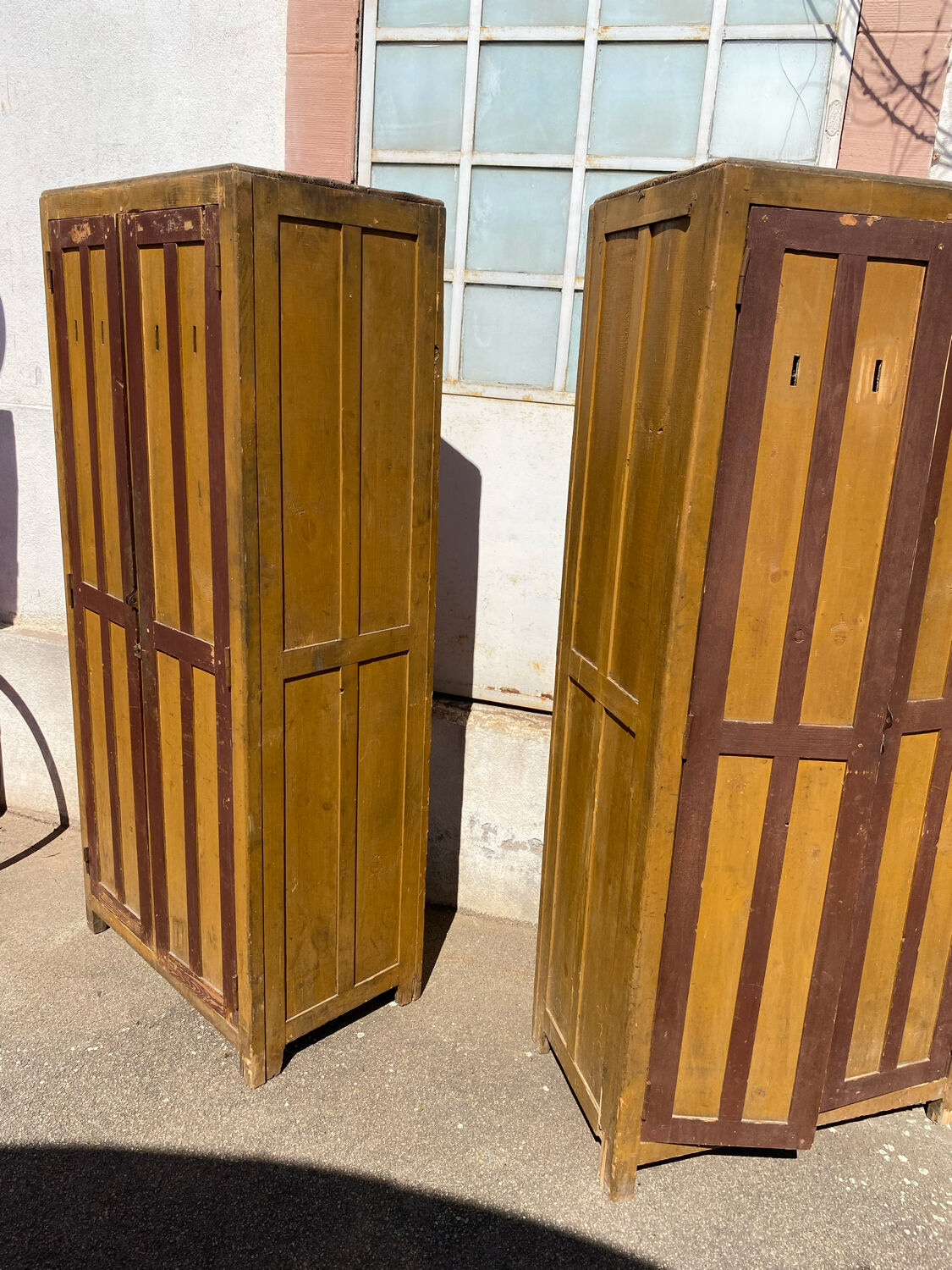 Paire de vestiaire d’usine bois