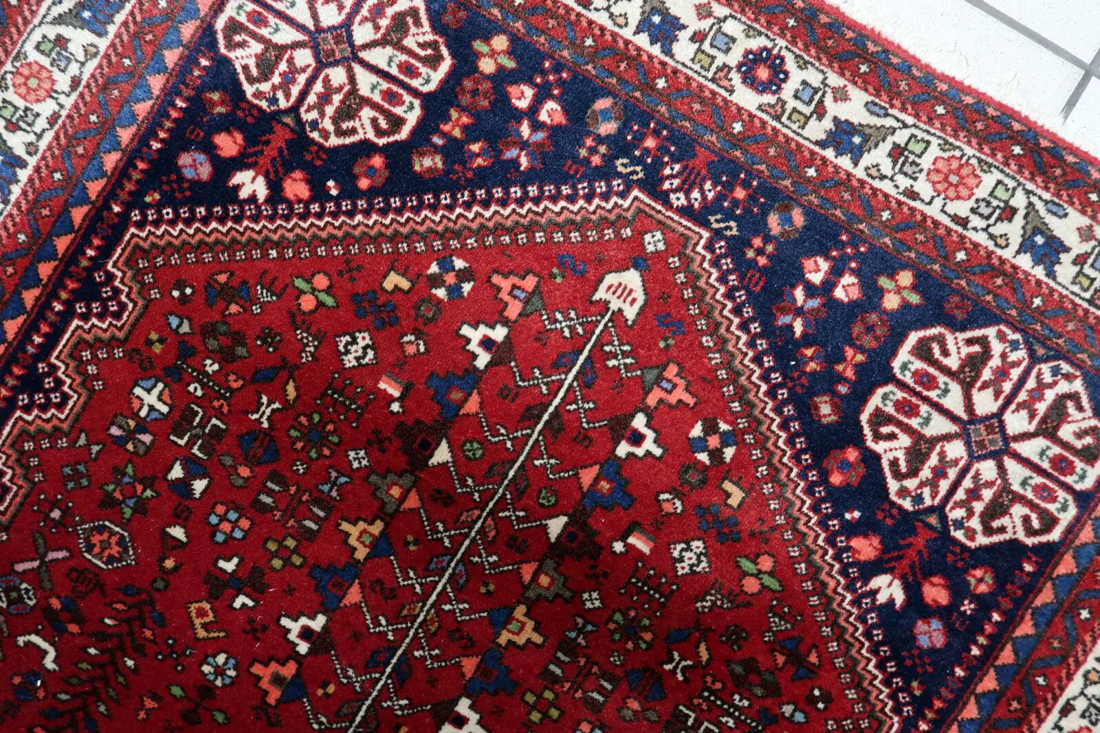 Antique Persian Qashqai rug 106cm x 152cm 1920s - 1C1242