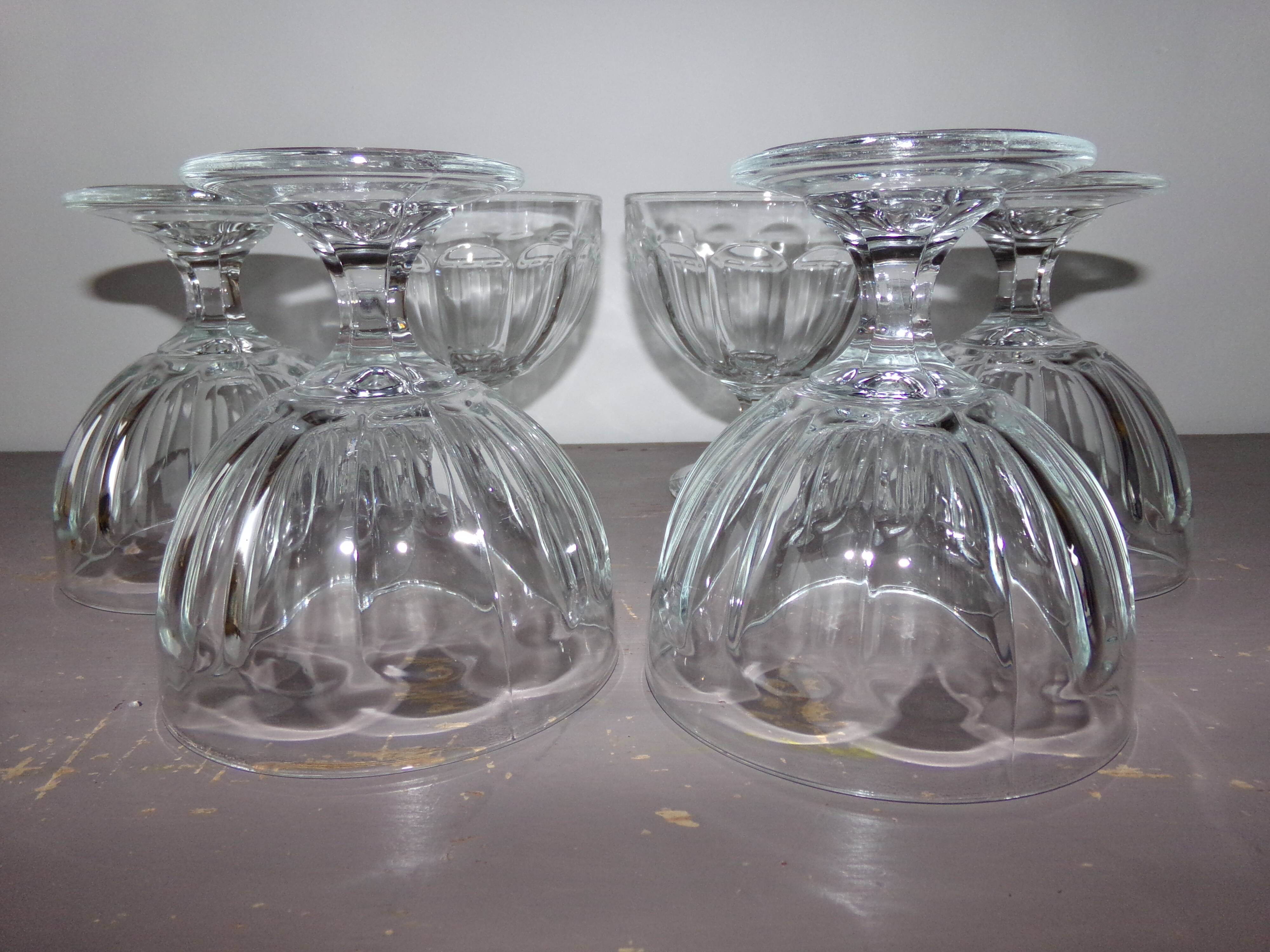 6 ice cream or dessert cups on foot