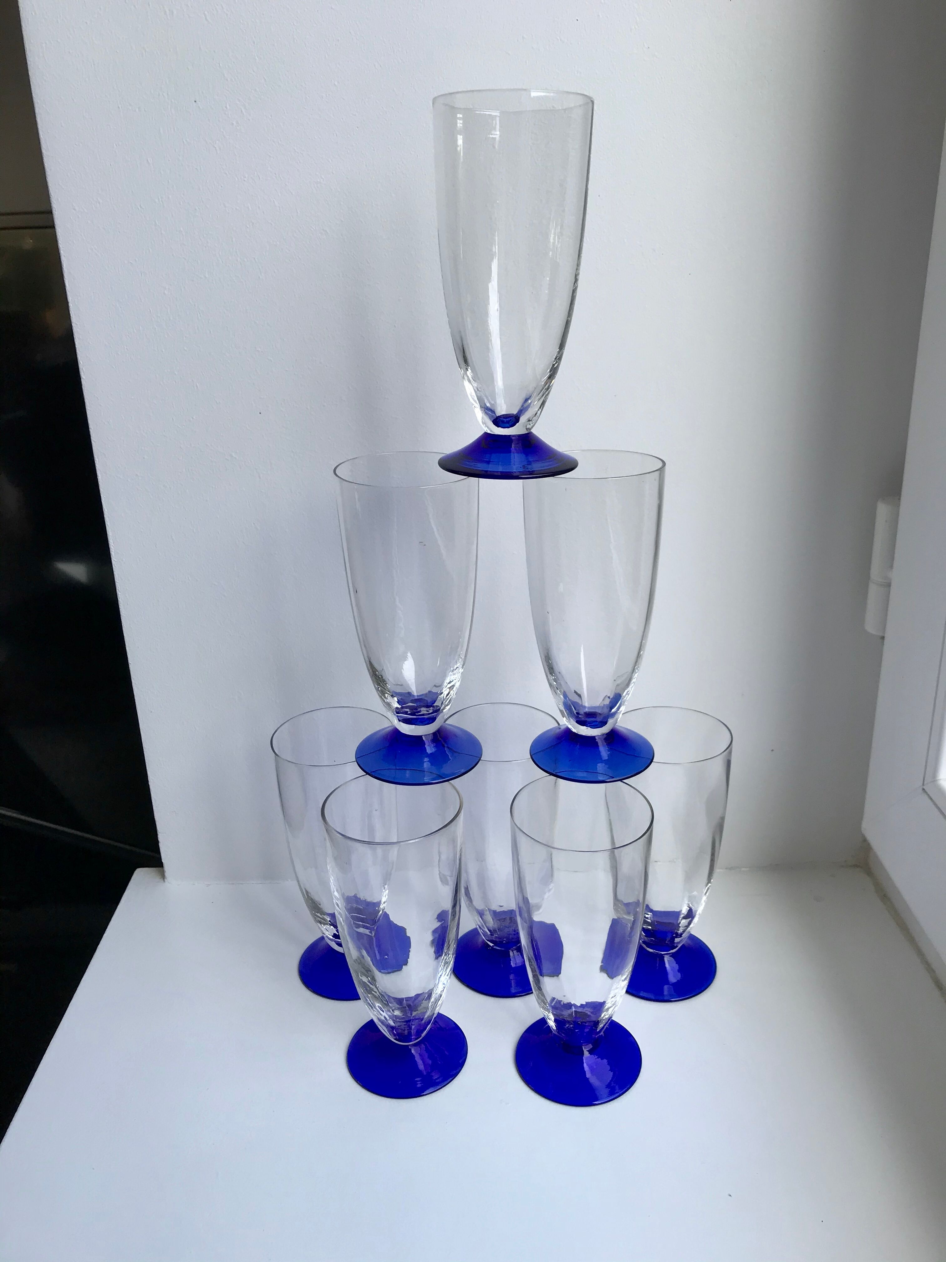 Set of 8 glasses of champagne with blue feet 60s-70s