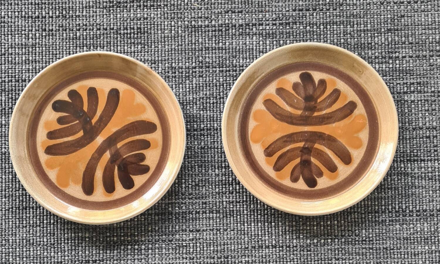 Set of 2 Pornic "Palmyre" plates