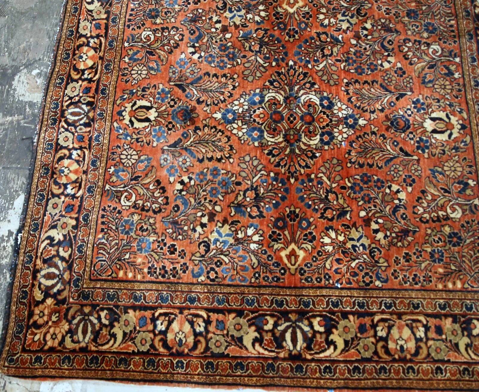 Handmade antique Persian Sarouk square rug 4.1'x 4.1' (125cm x 125cm) 1920s