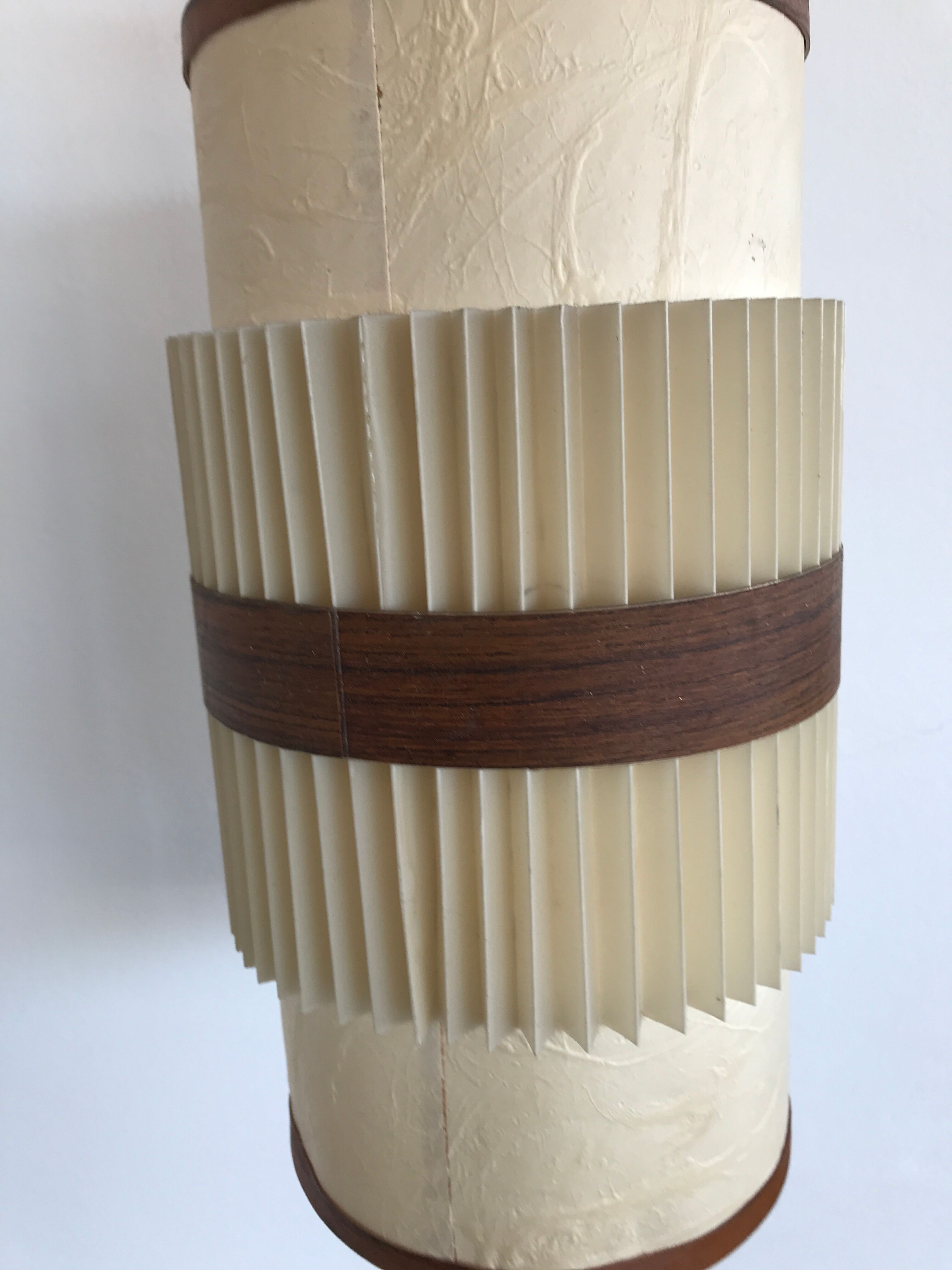Pleated paper hanging lamp