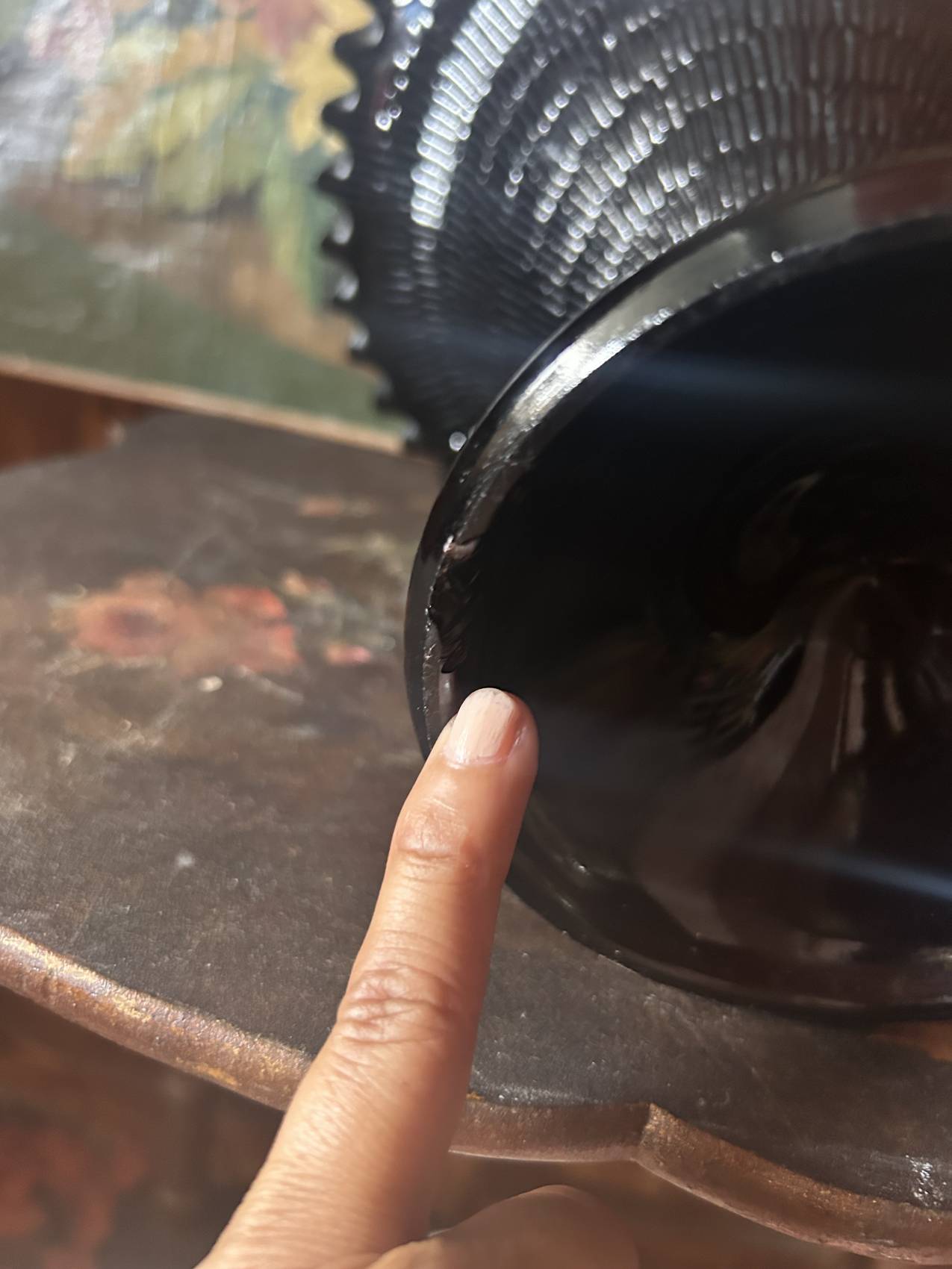 Grande coupe sur pied en opaline noire Art déco des années 1930 une rareté atypique