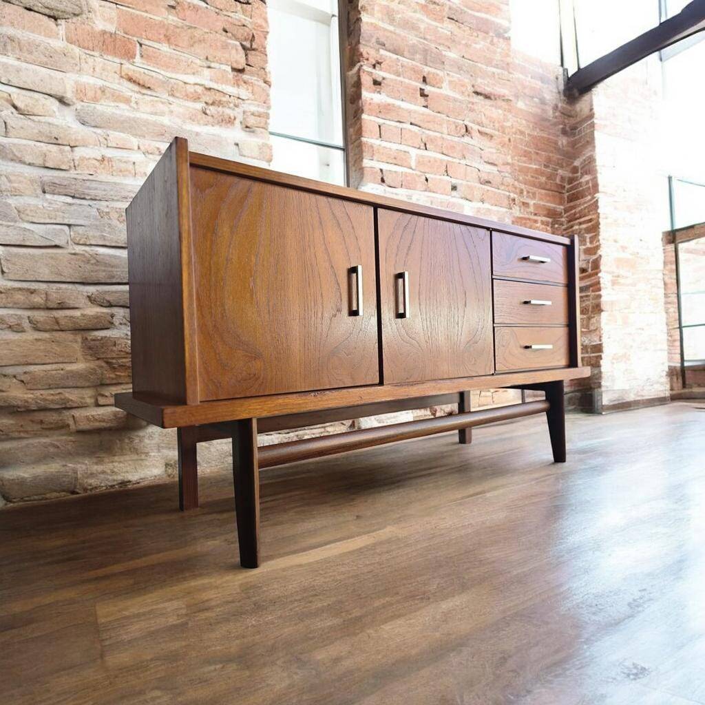 Vintage low cabinet / TV cabinet / low sideboard