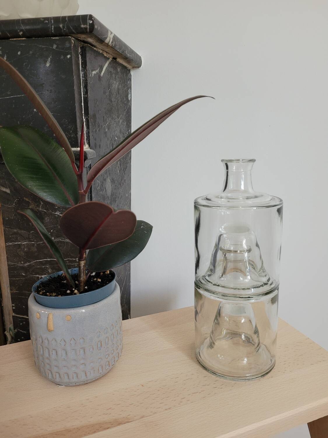 Set of 2 stackable glass bottles