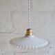 Suspension en opaline ondulé