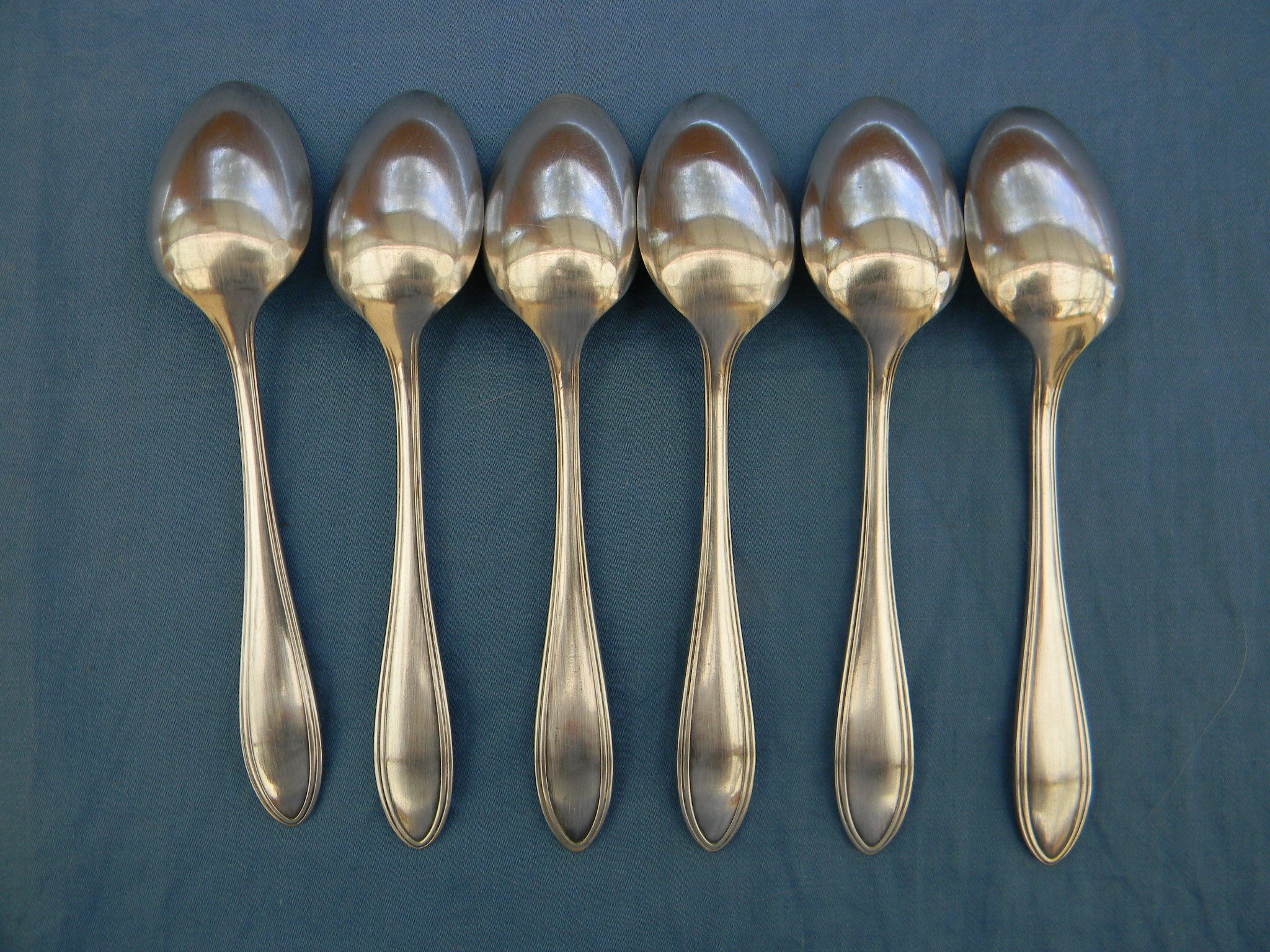 Set of 6 teaspoons in silver metal