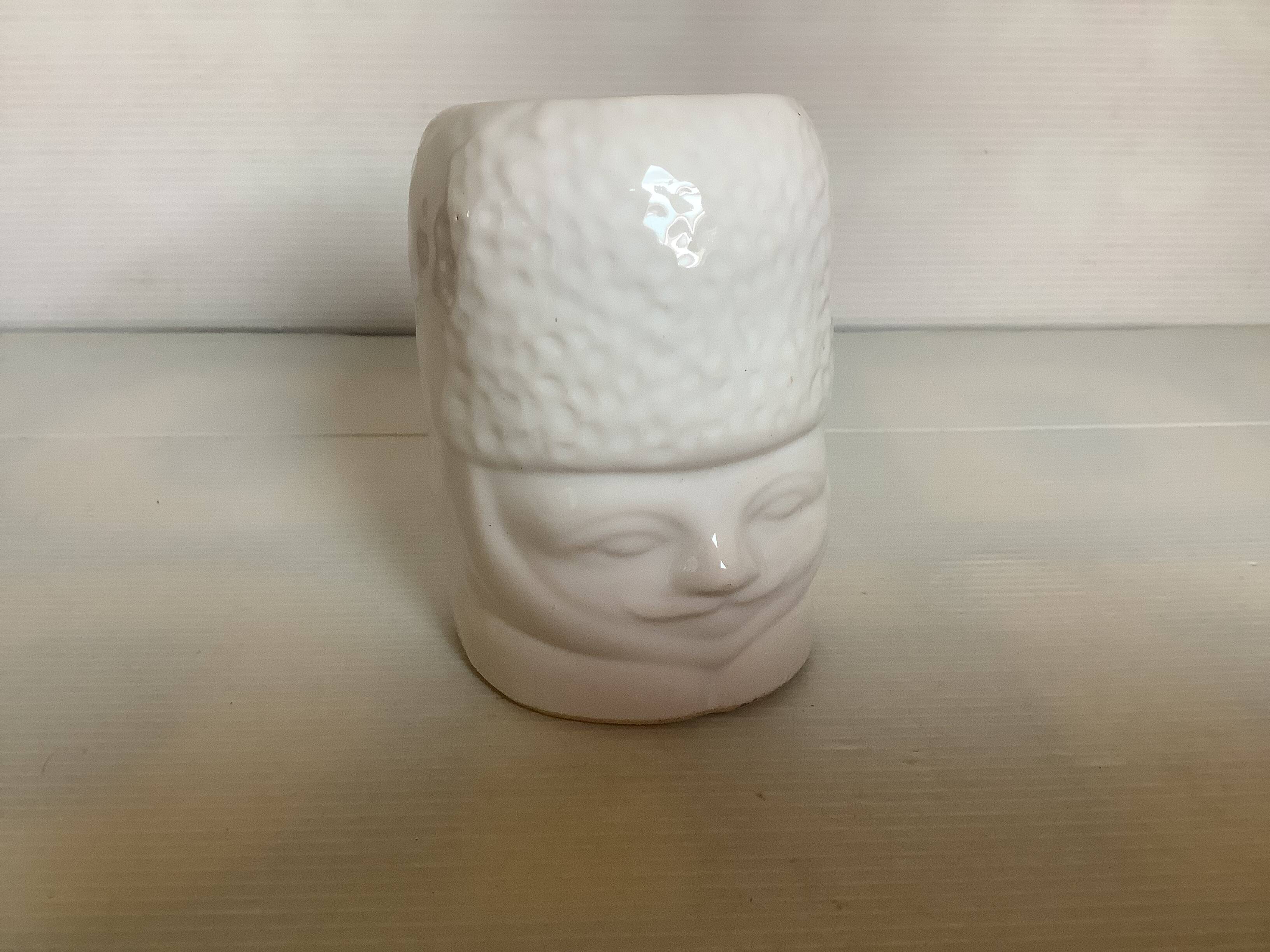 Small English Guard head planter