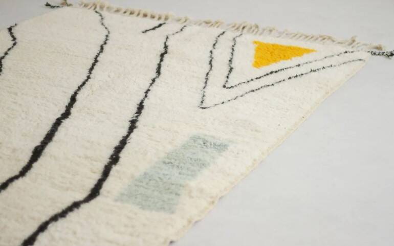 Beni Ouarain Berber rug, nomadic lines, 3*2m.