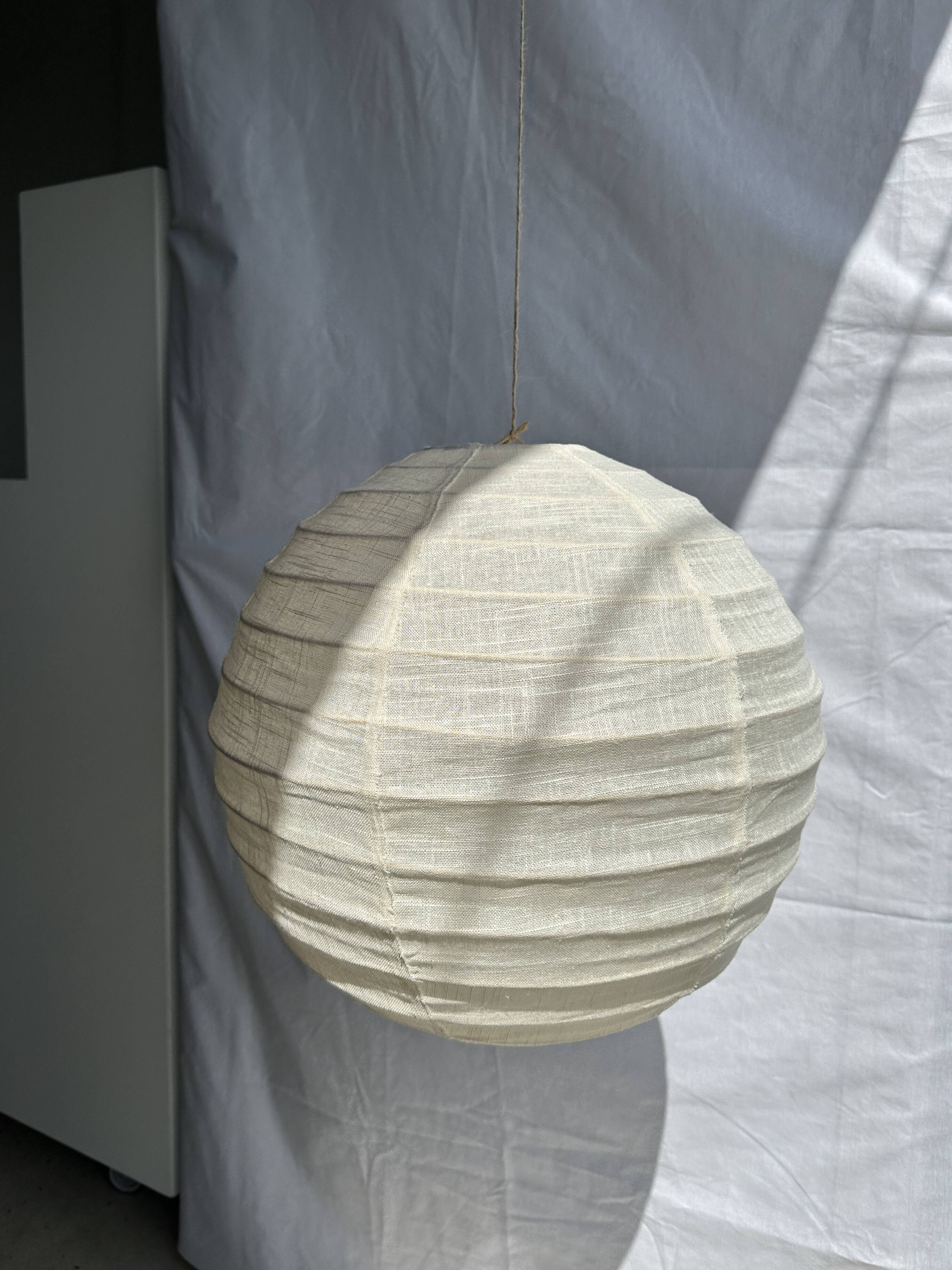 Average suspension in rattan and natural linen, Japanese-style, round D:40.