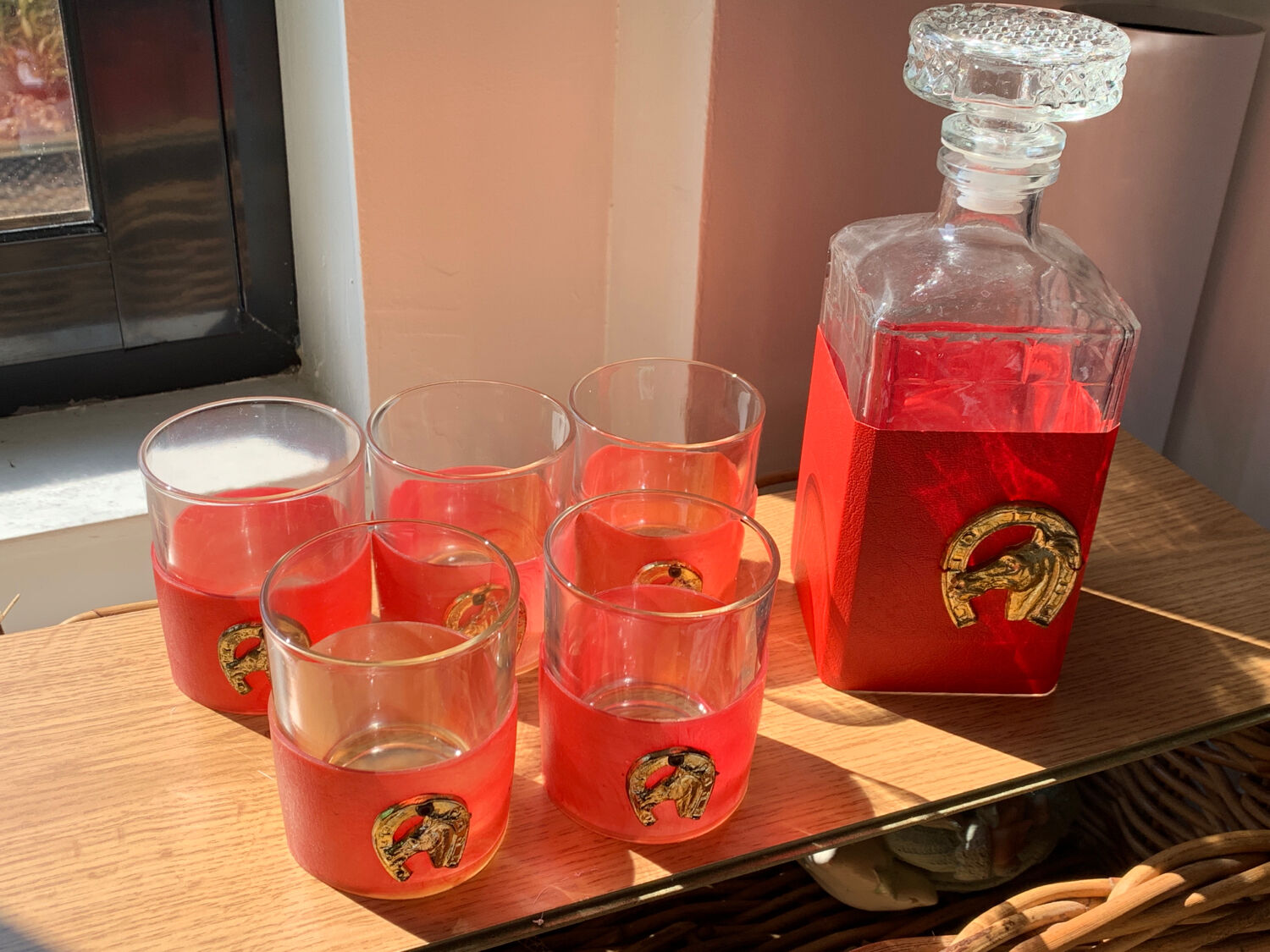 Whisky decanter and 5 glasses