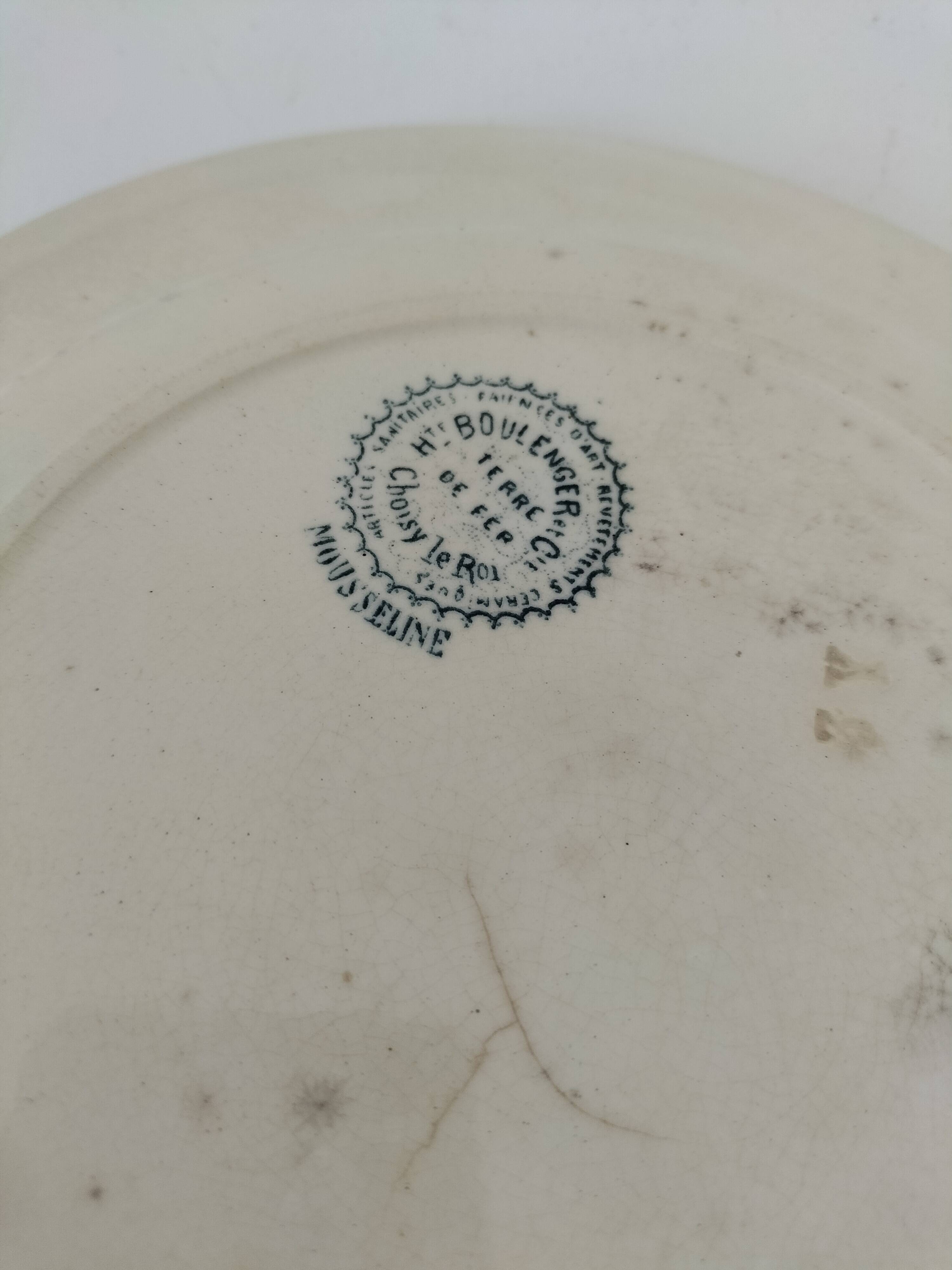 8 ironstone plates from the 19th century in blue camaïeu, mixed manufacturers.