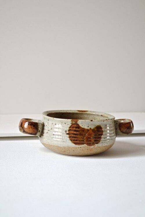 Double handle serving bowl