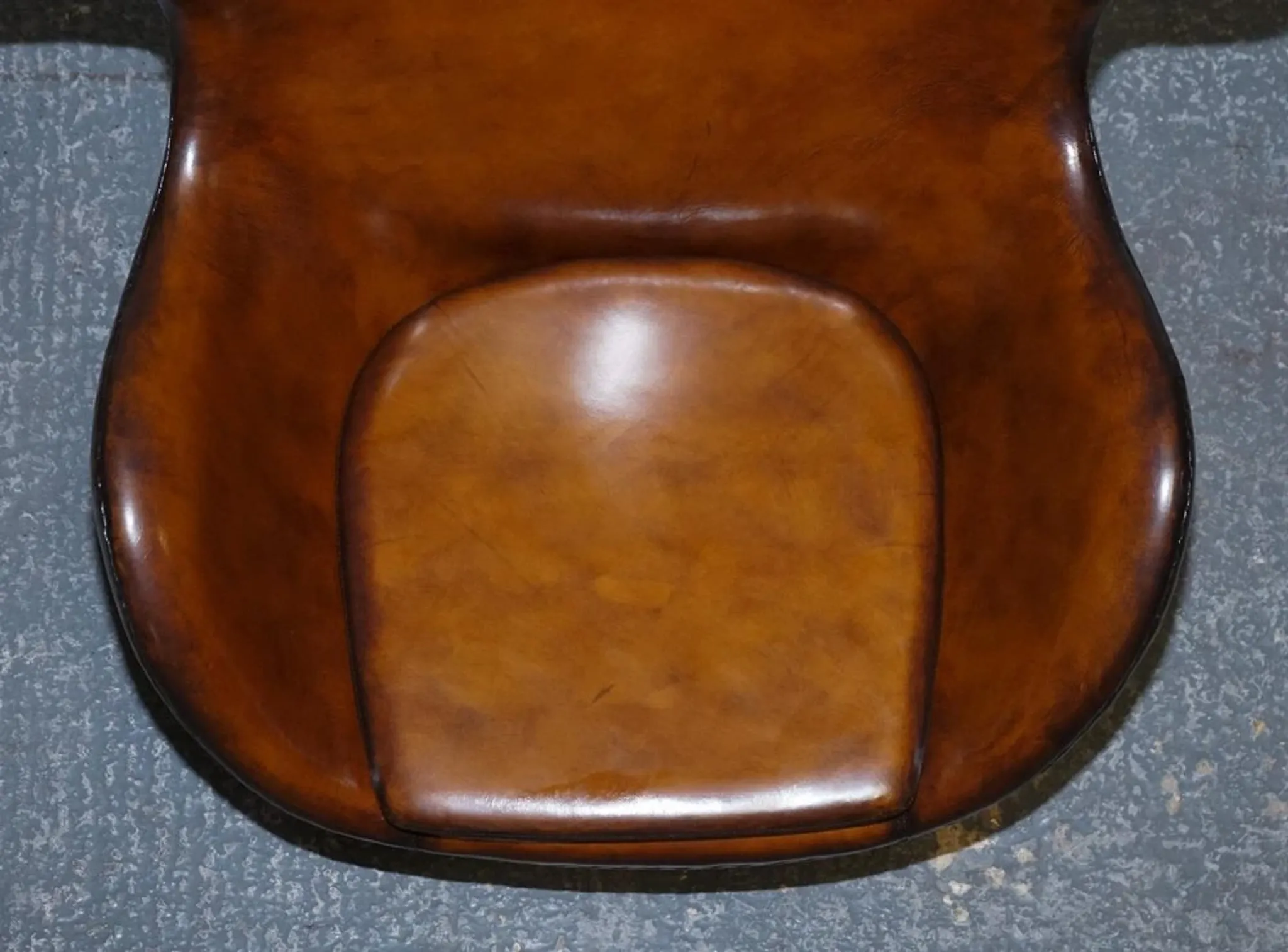 Chaise Egg Vintage Teintée à la Main en Brun Whisky