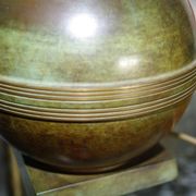 Lampe en bronze patiné et cuir art deco danemark 1930