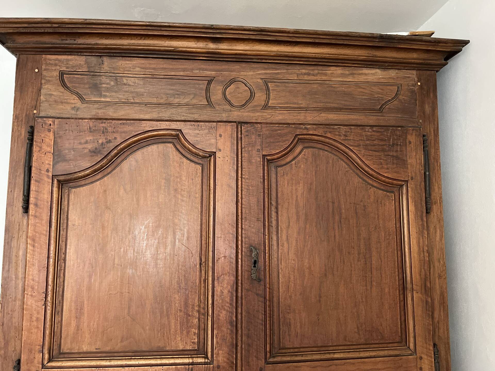 Antique Louis XIV wardrobe in solid cherry – Late 18th century – At