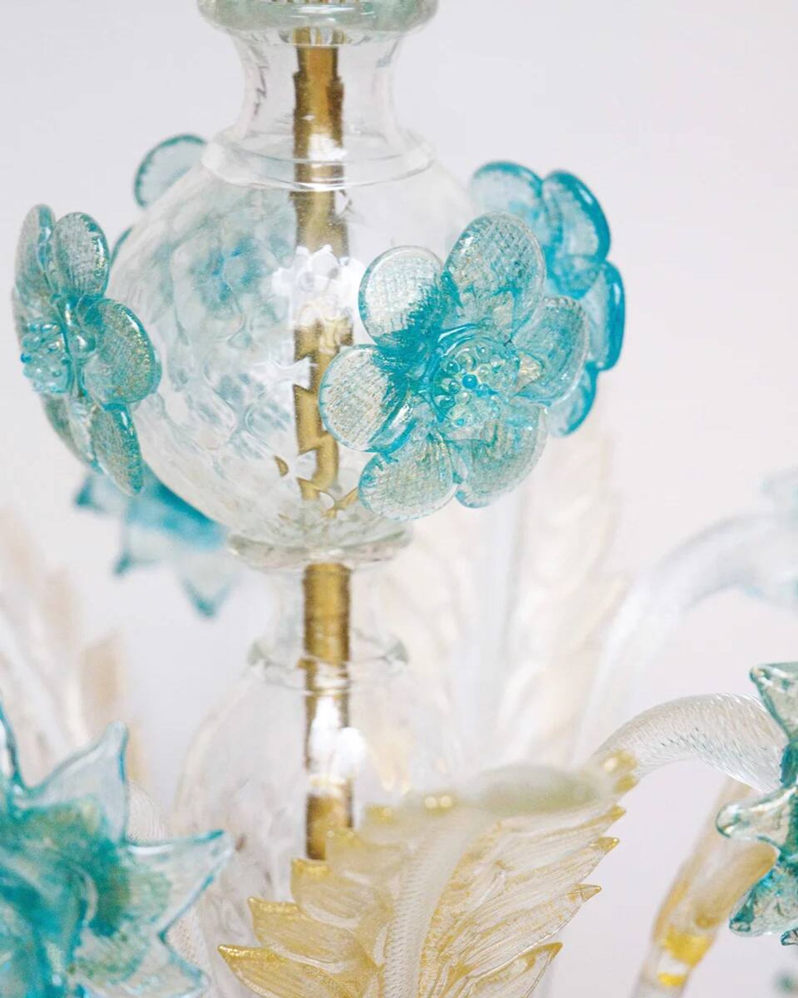 Venetian chandelier in Murano glass with 6 lights, white and blue.
