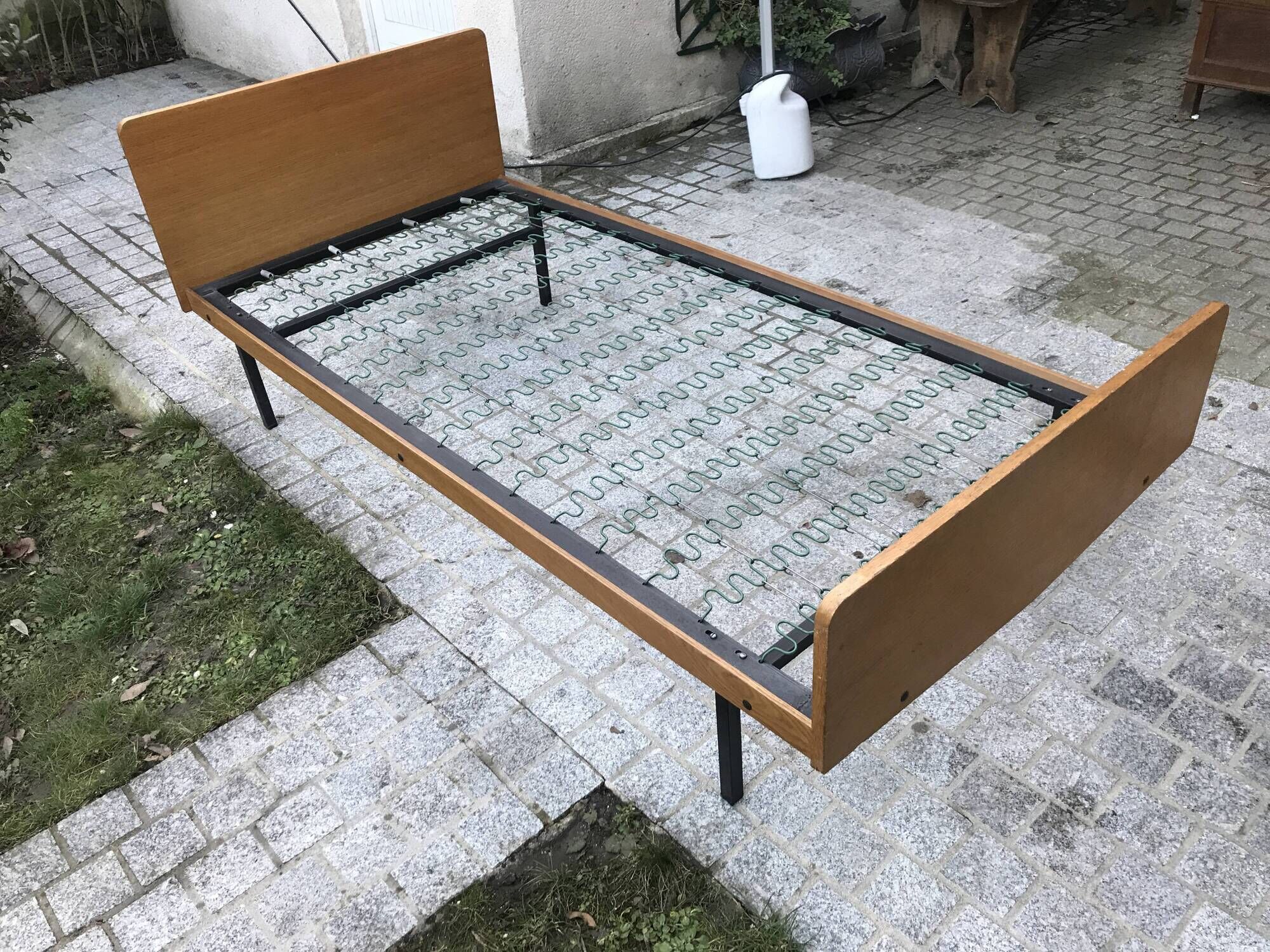 Bed in blond wood and feet 1950 vintage metal - 1 person
