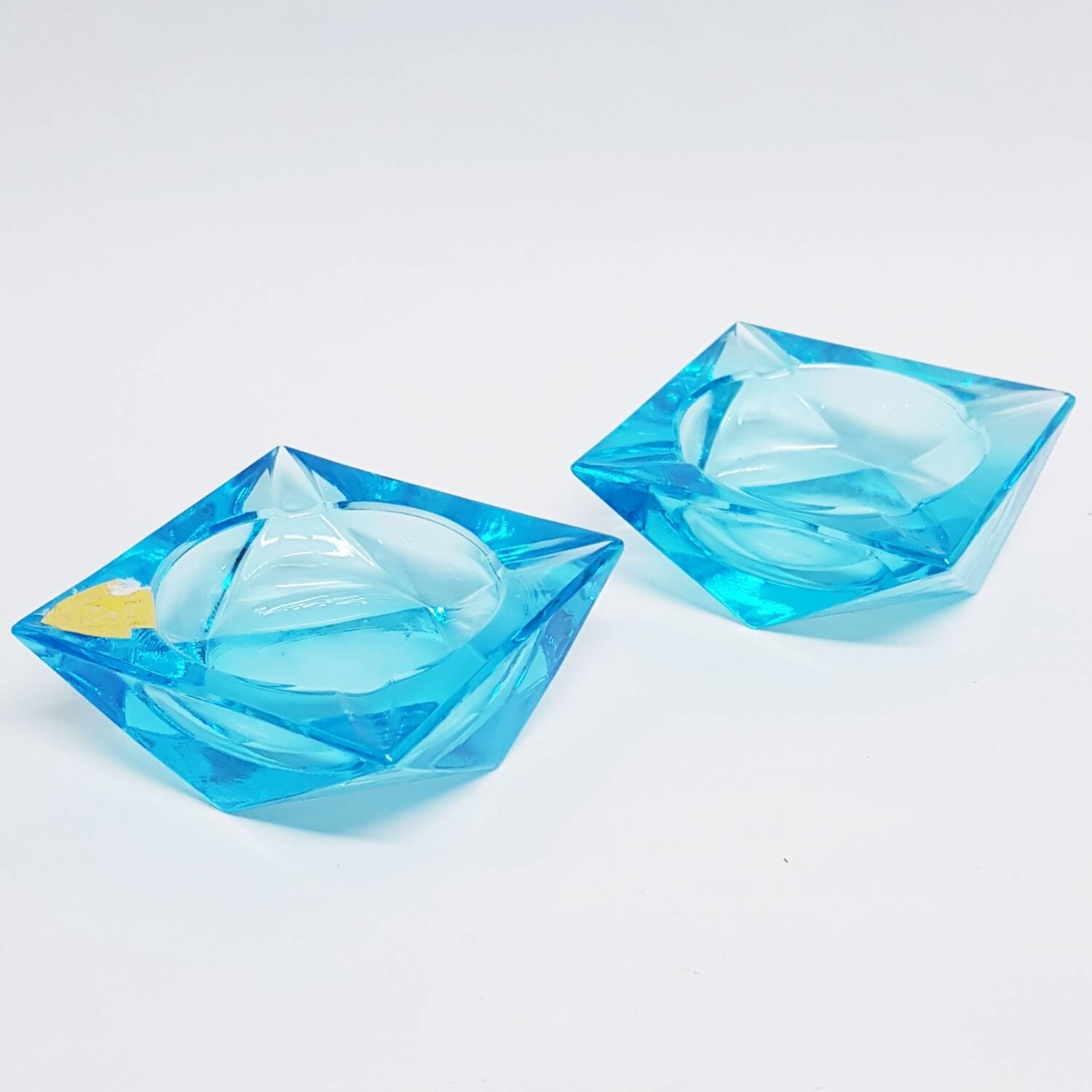 2 cendriers prismes en cristal de Bohème bleu tchécoslovaque