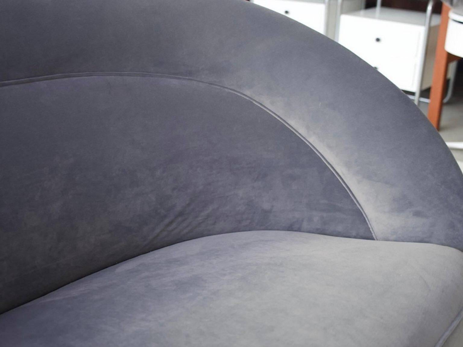 Grey velvet sofa by Guglielmo Veronesi for ISA, circa 1950.