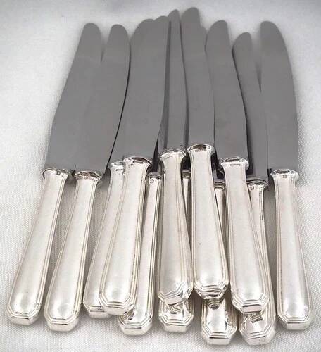 Christofle America, Art Deco 12 silver-plated table knives, excellent condition.