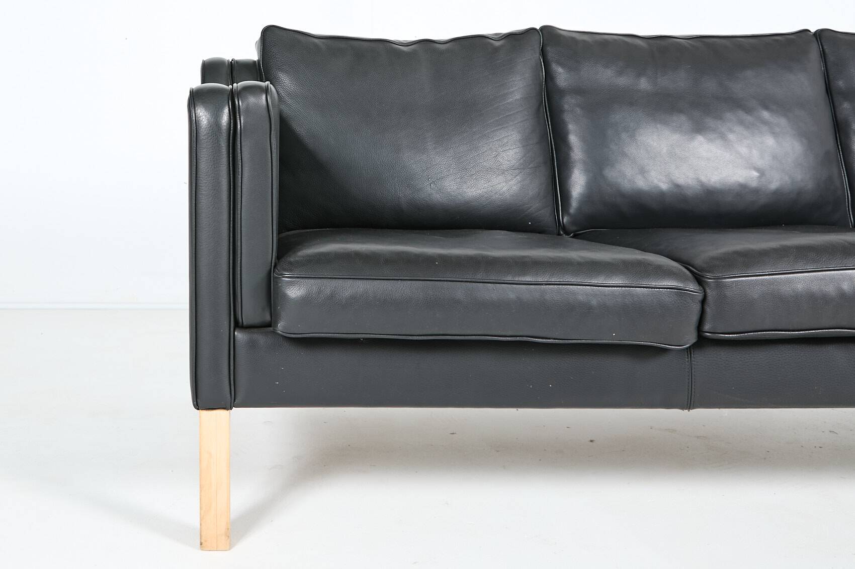 Danish design black leather sofa from Mogens Hansen