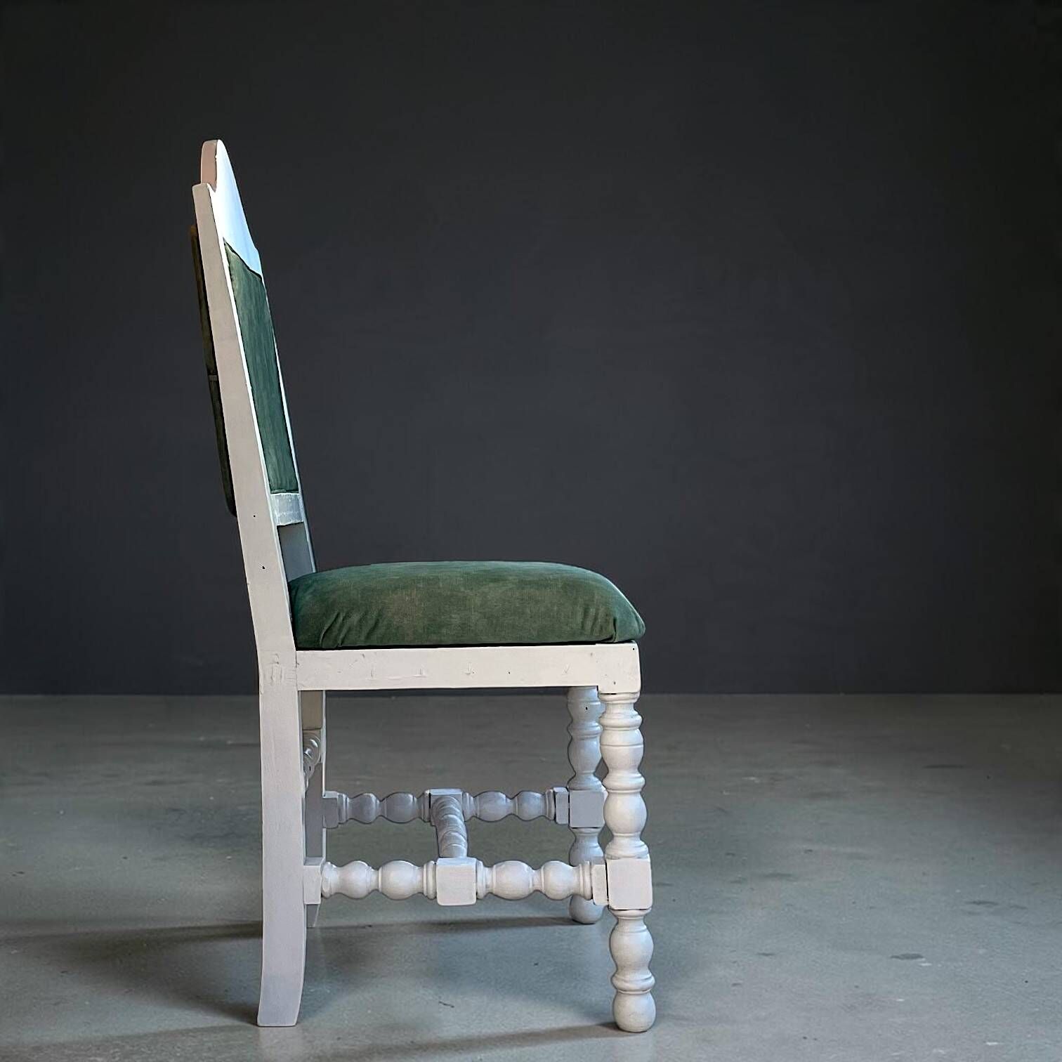 Chaise en bois massif rustique antique portugaise rénovée