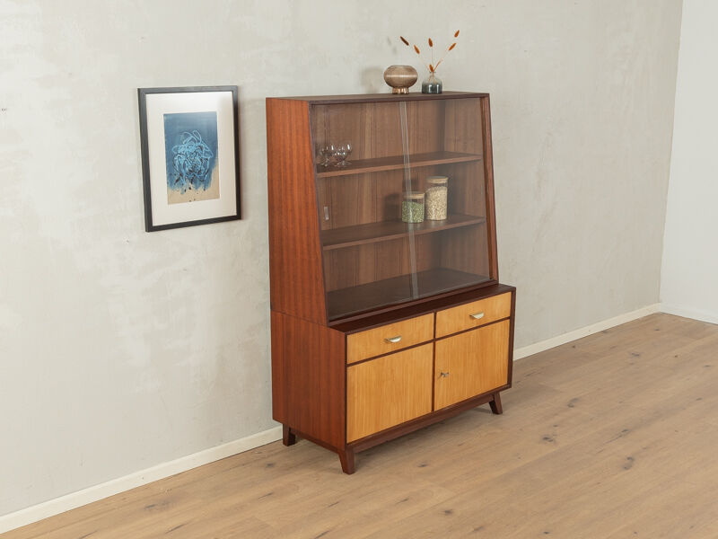 Display cabinet from the 1950s
