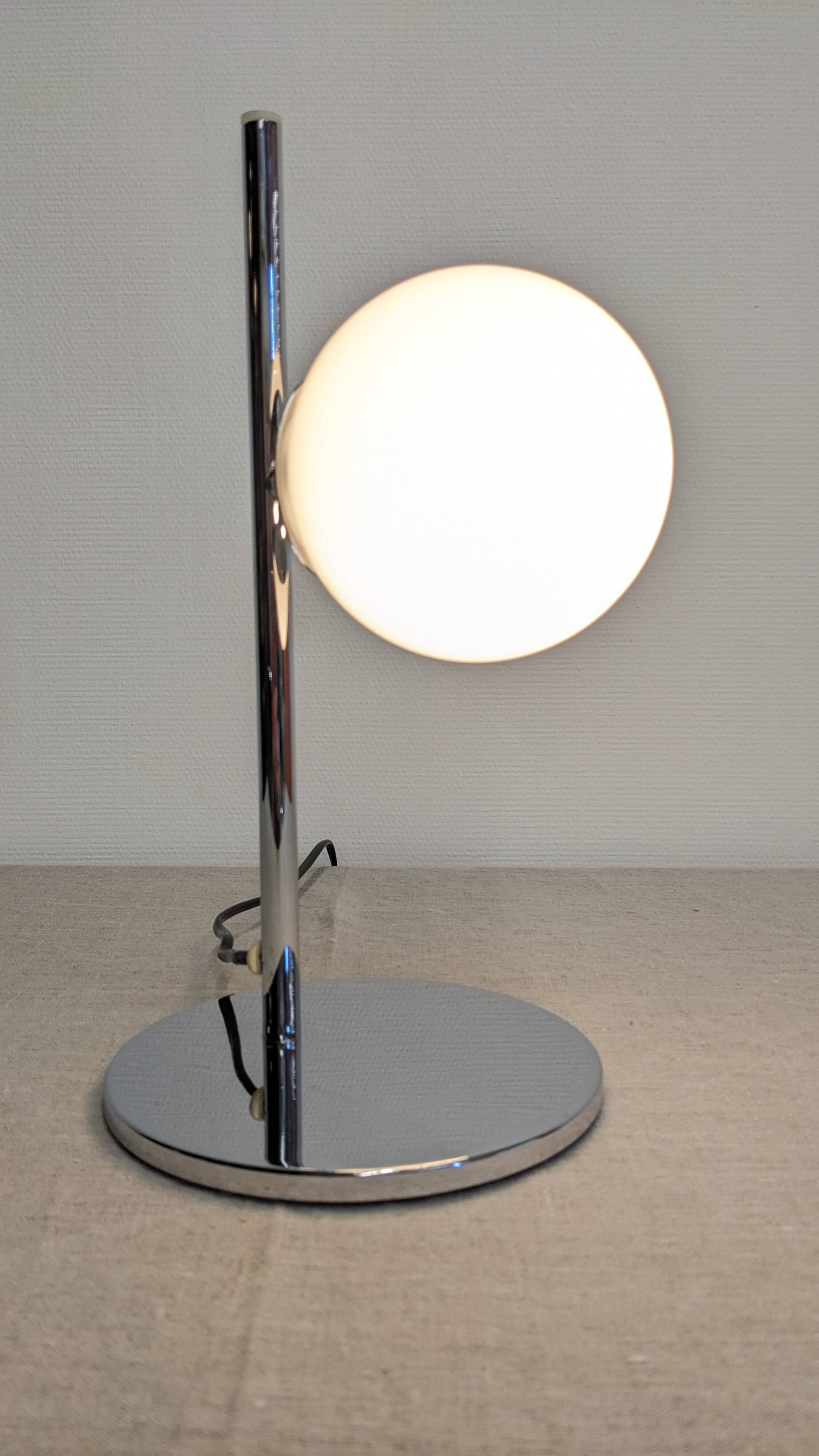 Space age lamp in white opaline from the 60s/70s