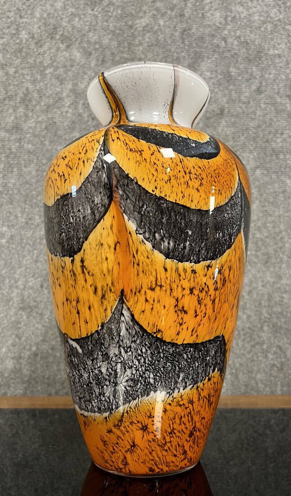 Murano: vintage vase from the 1970s in opaline glass