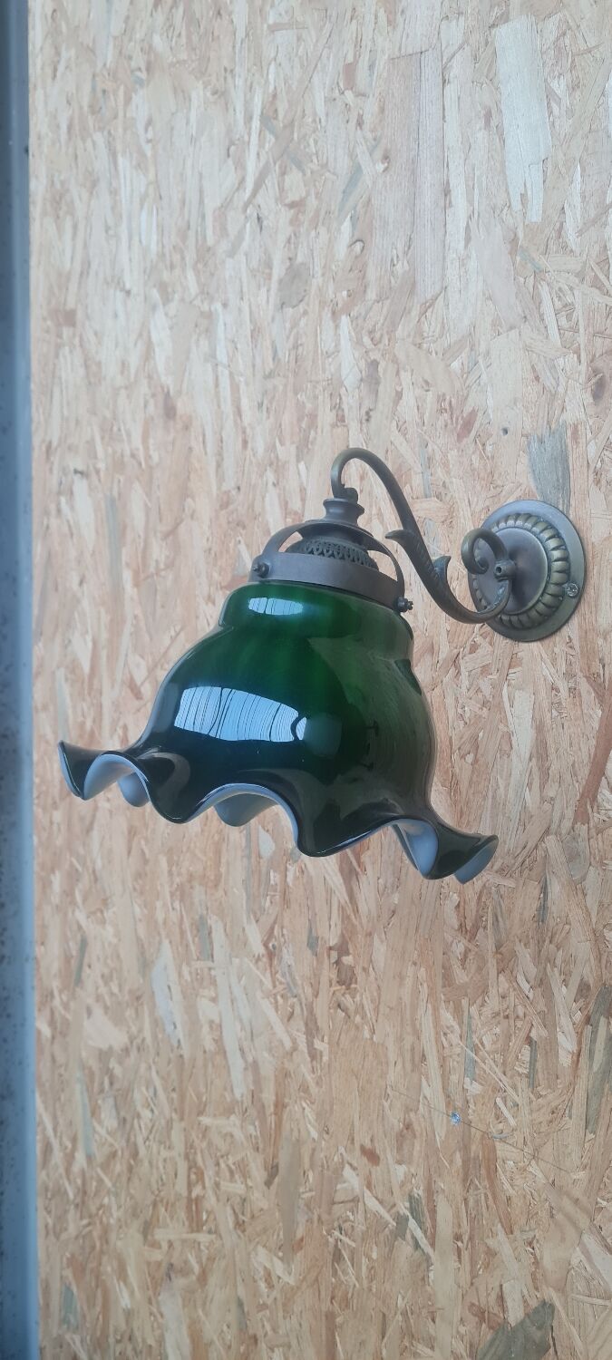 Art deco wall lamp in brass and glass