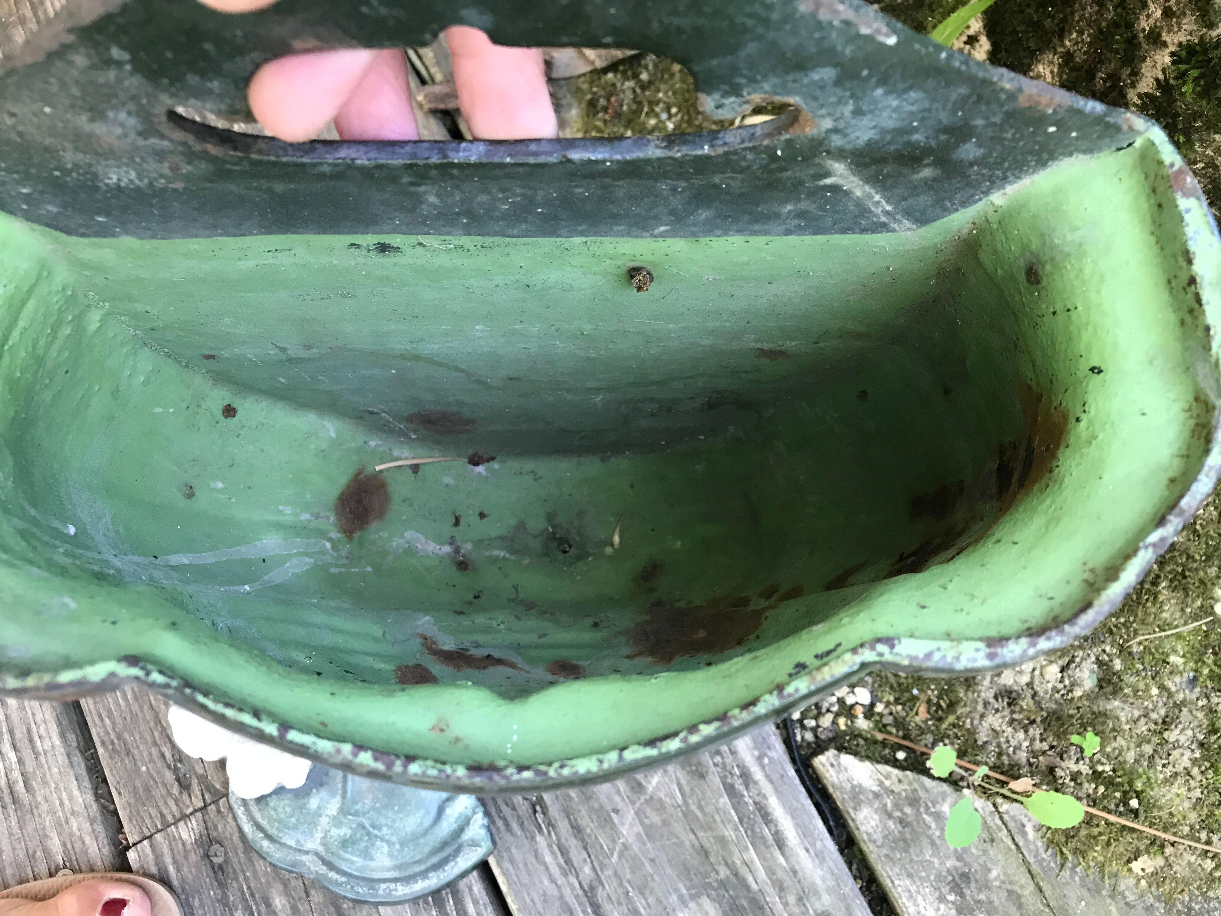 Former cast iron wall fountain