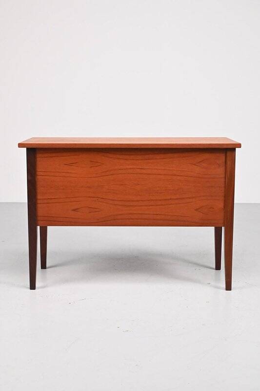Table d'appoint en teck avec espace de rangement