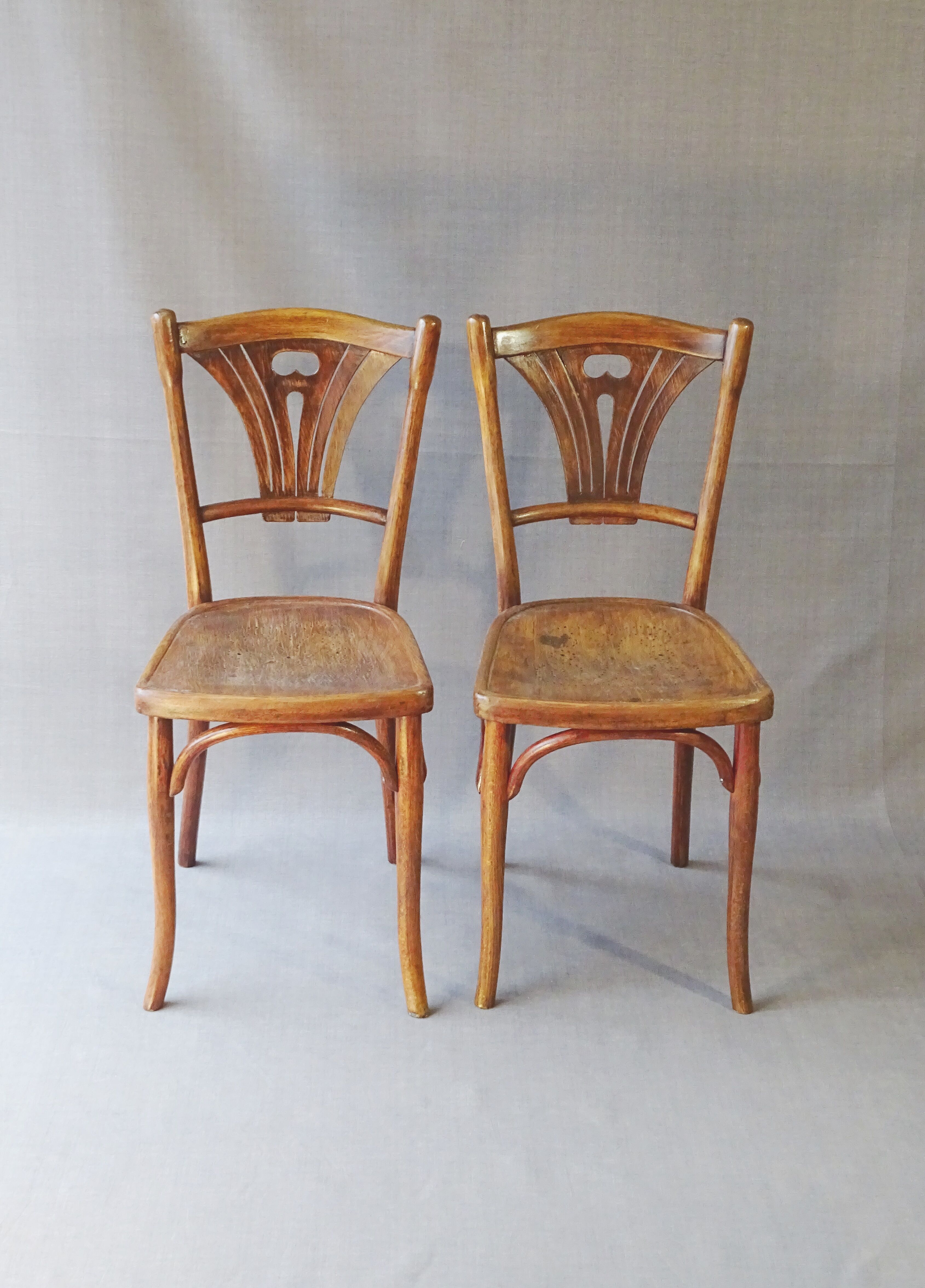 Two chairs Thonet n ° 197/114 of 1910 seat wood bistro