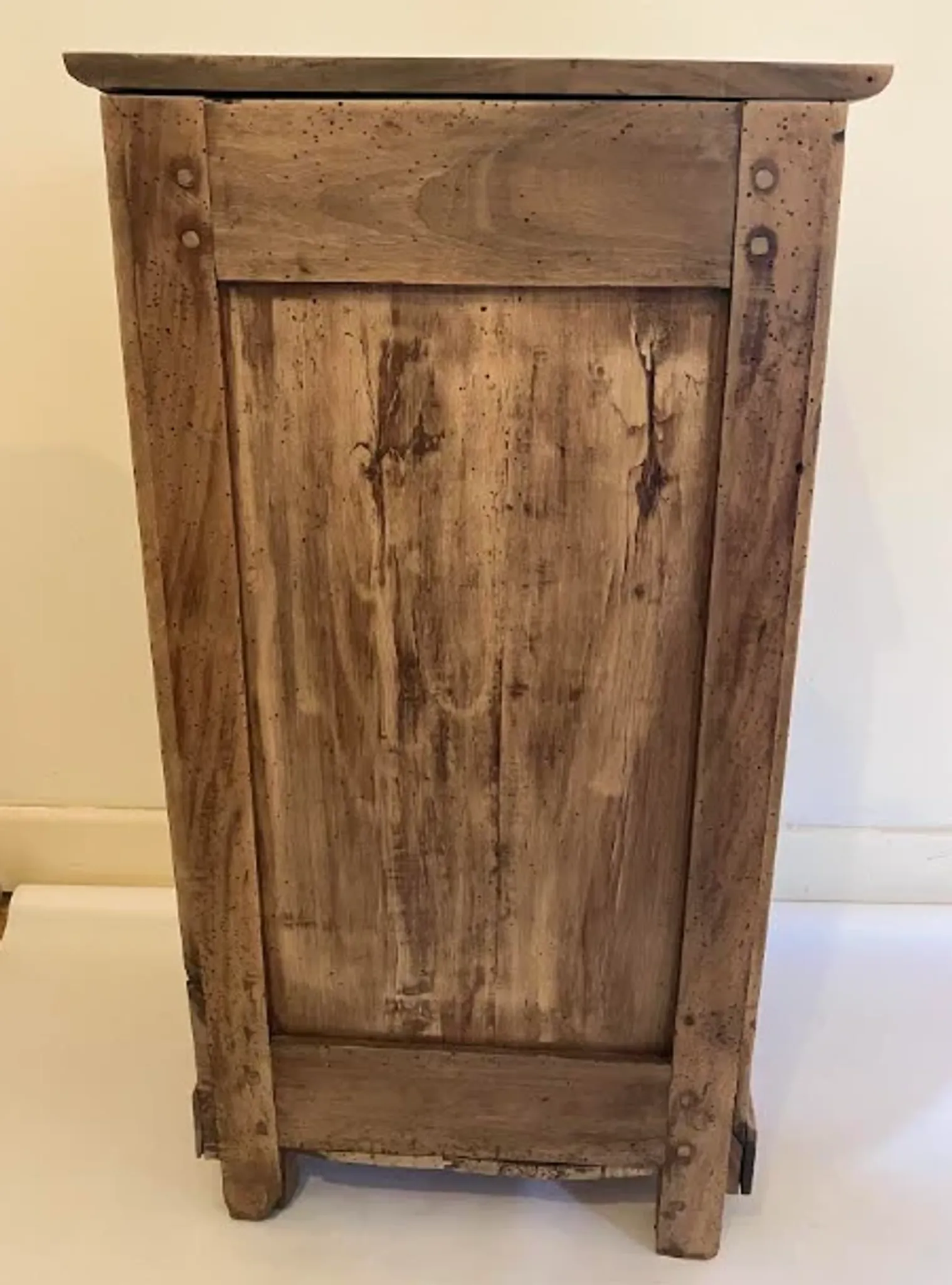 petit meuble d'appoint en noyer
