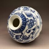 Dynastie qing style kangxi bleu et blanc les huit immortels traversant la mer vase prunus chinois